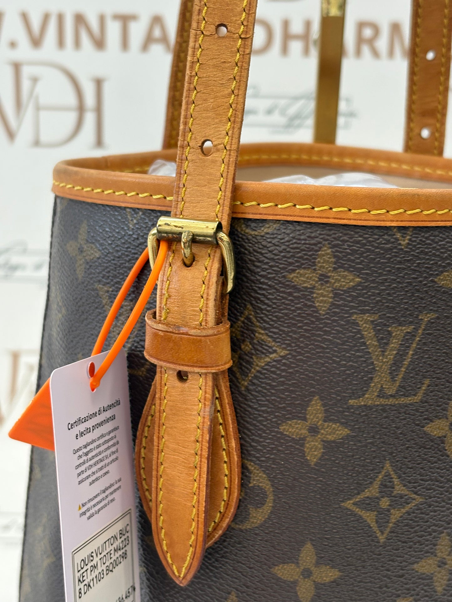 018189 - Louis Vuitton Bucket PM
