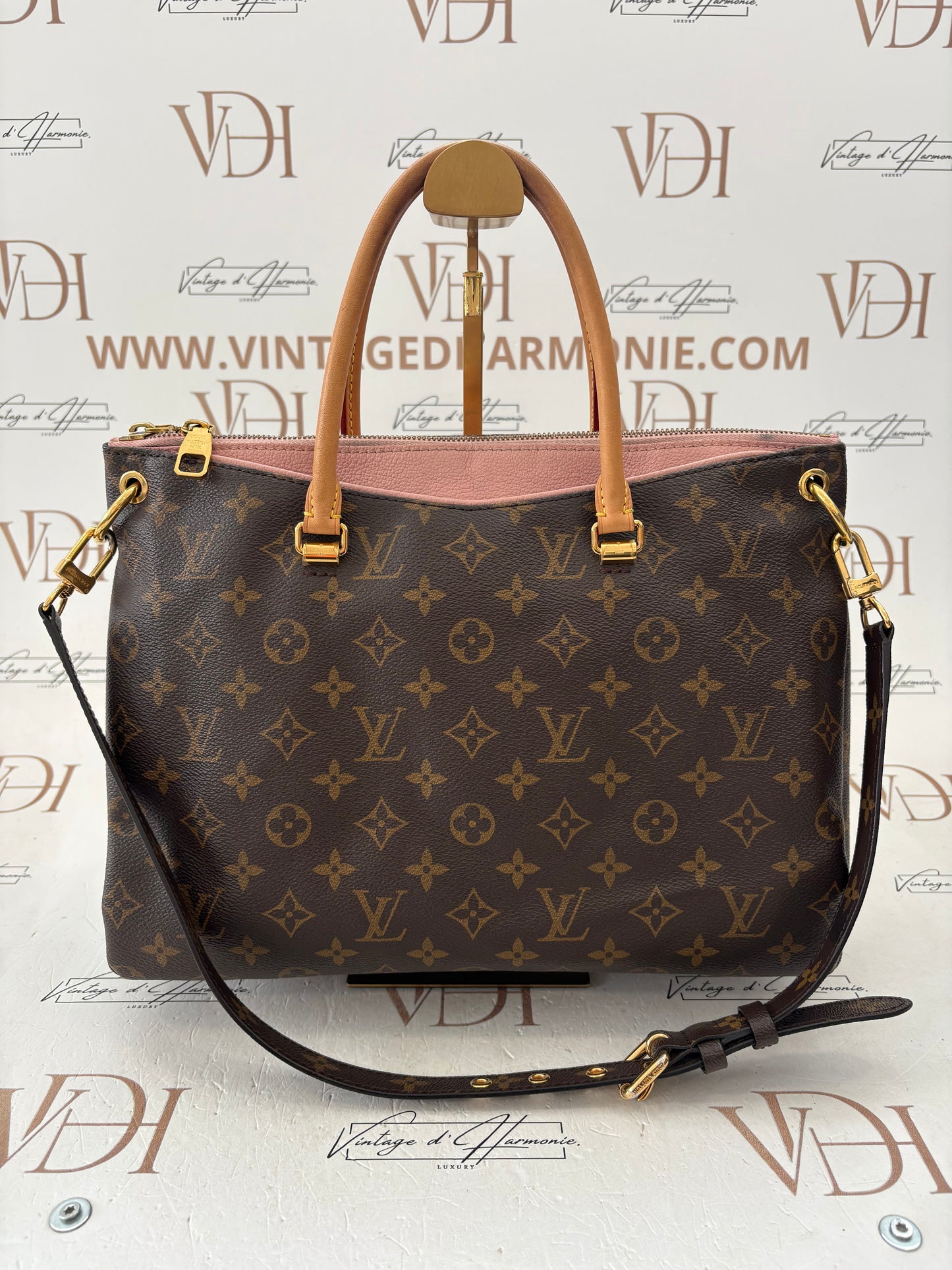 201184 - Louis Vuitton Pallas