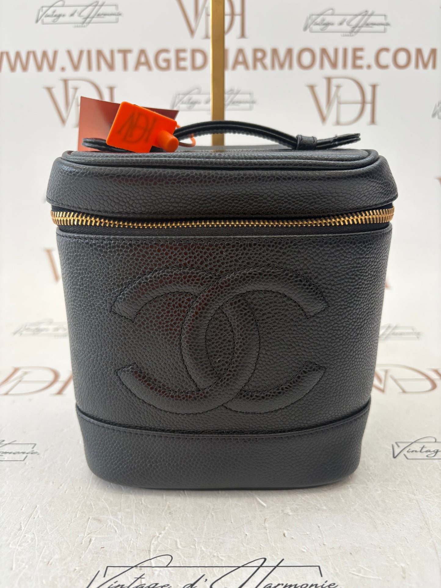 018034 - Chanel Black Calfskin Vanity
