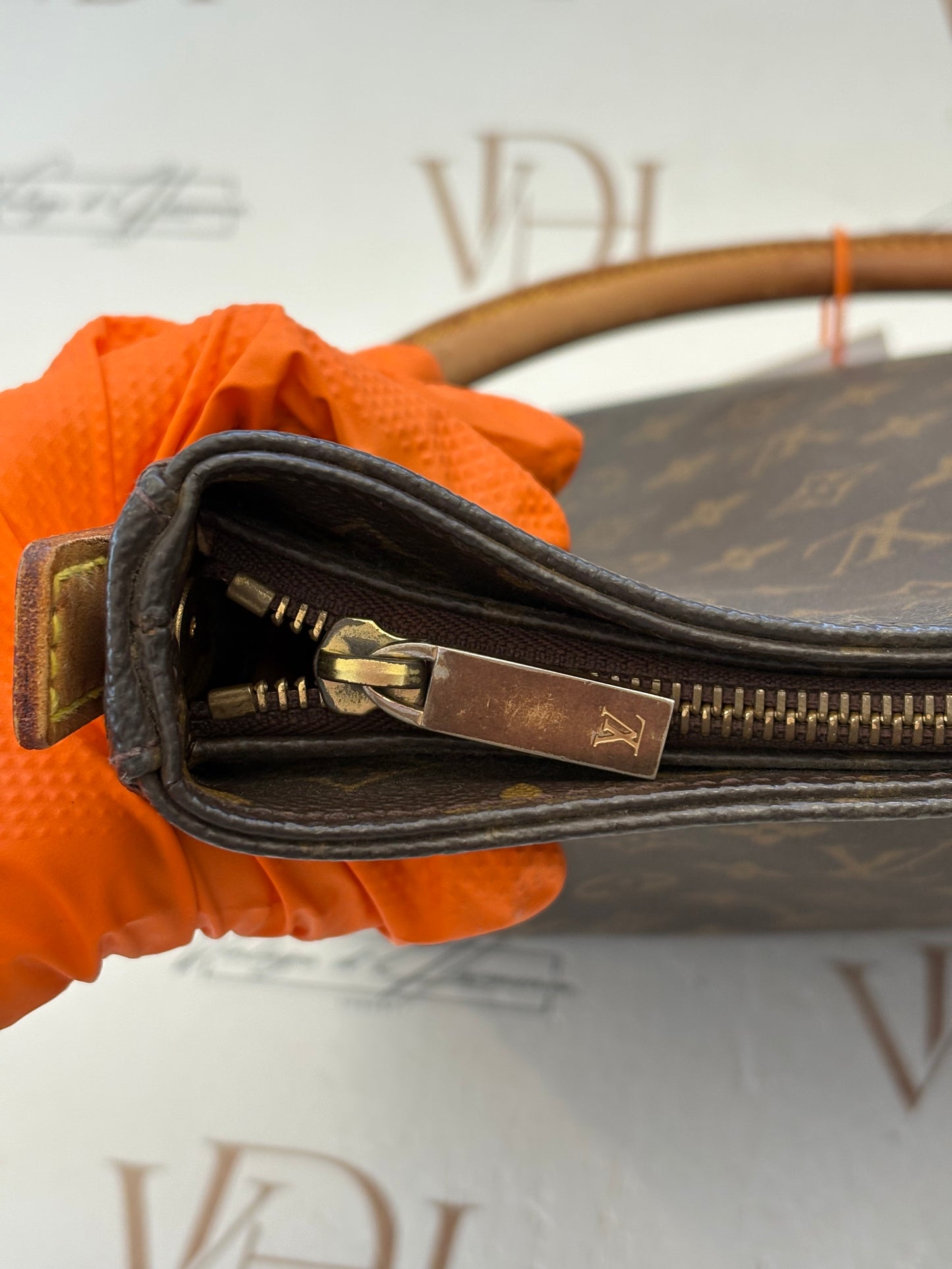 018147 - Louis Vuitton Looping