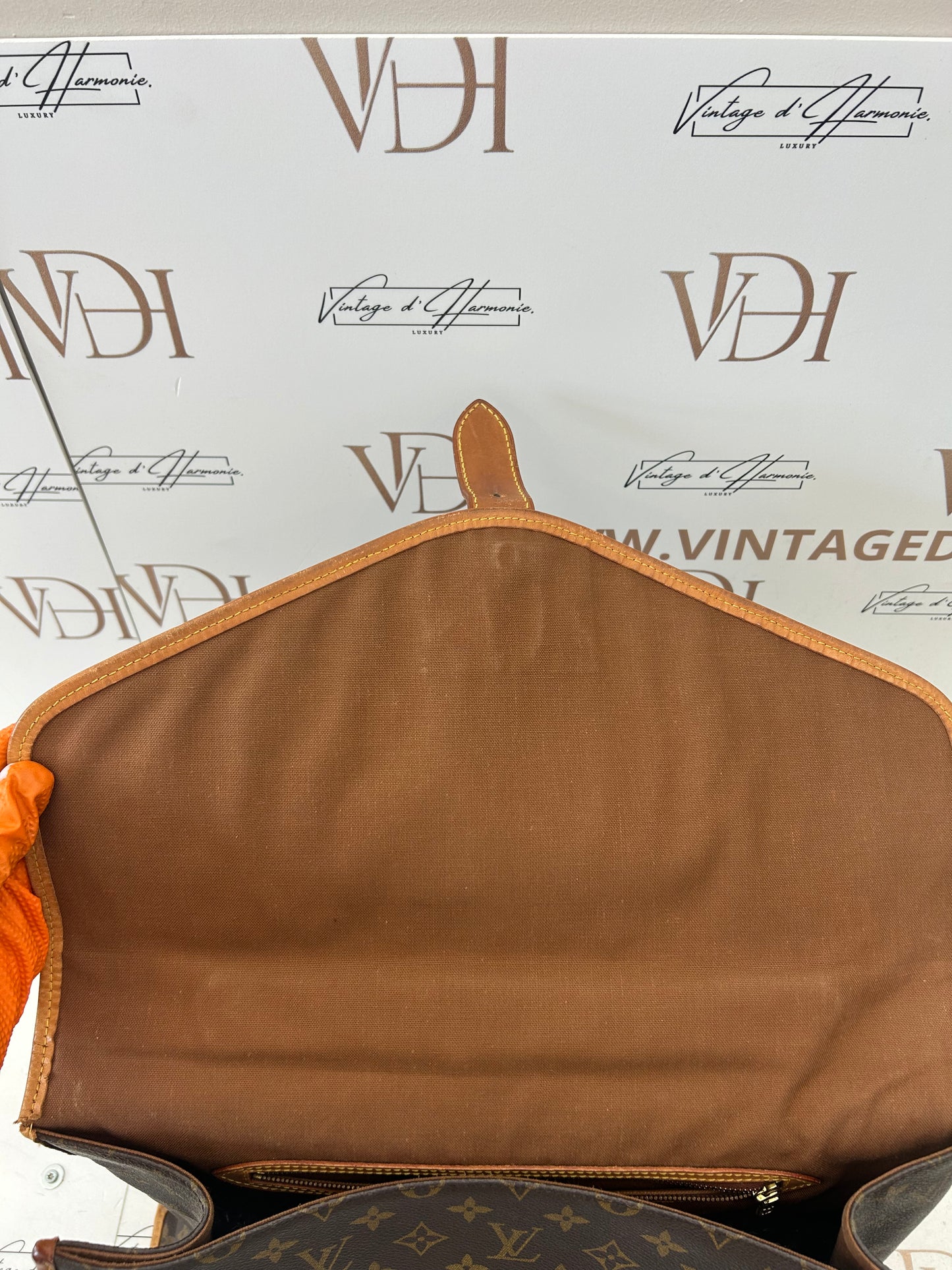 018325 - Louis Vuitton Beverly