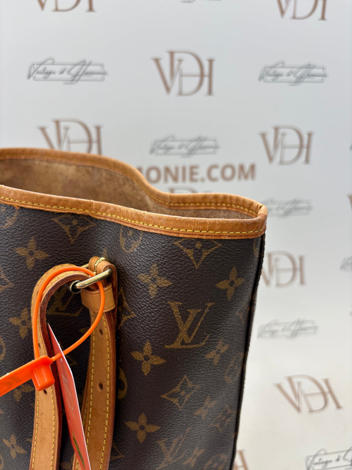 018332  - Louis Vuitton Bucket GM