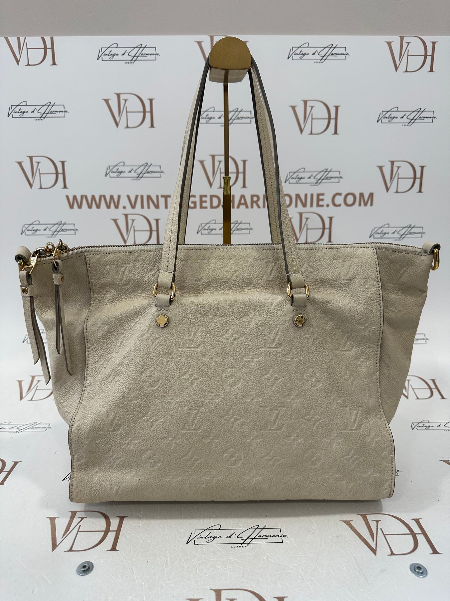382893 - Louis Vuitton Lumineuse