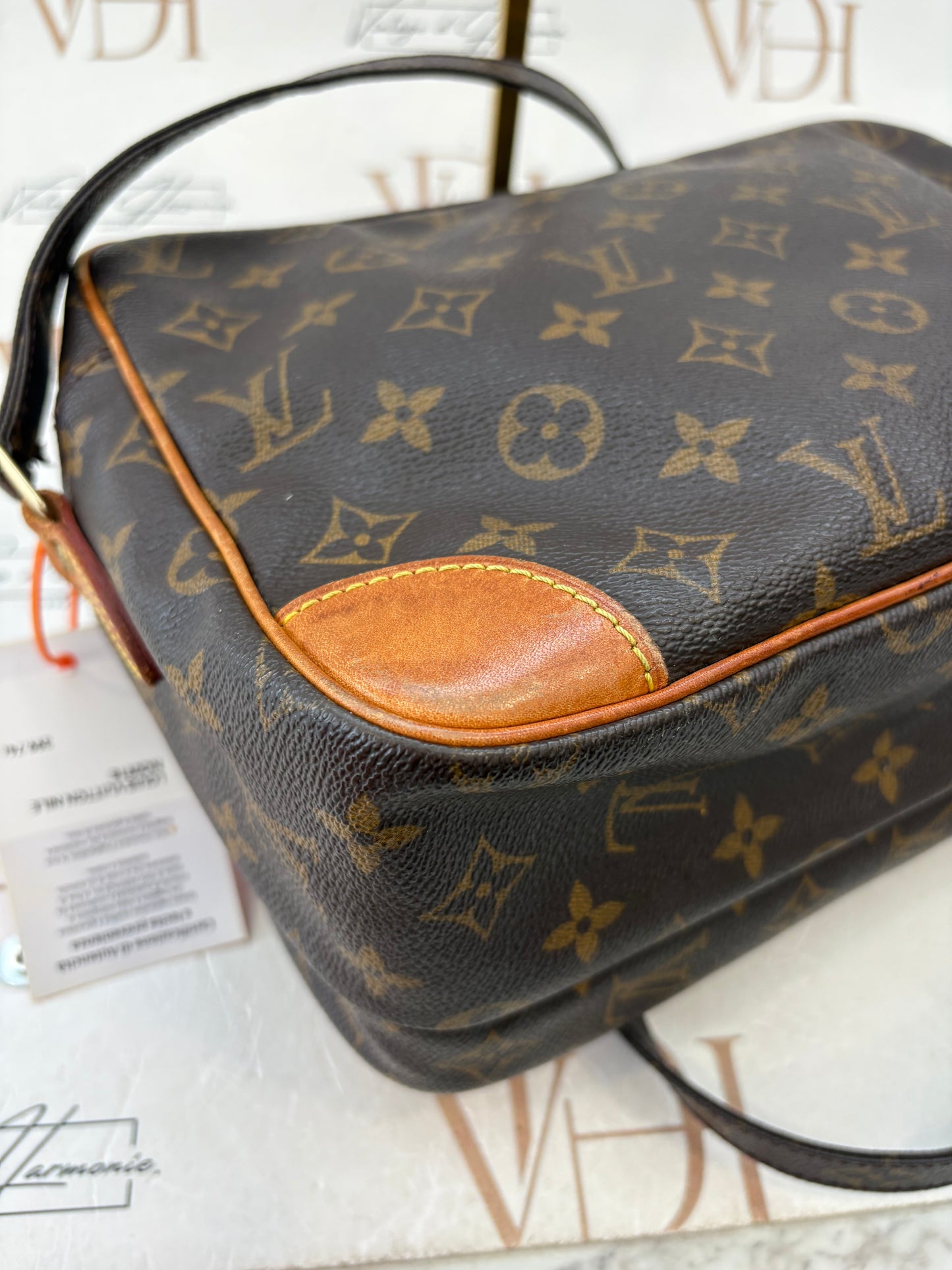 018921 - Louis Vuitton Nile