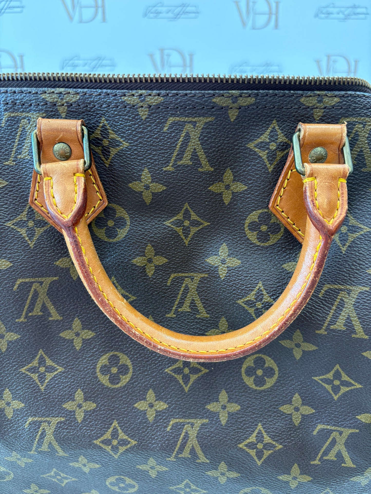 018112 - Louis Vuitton Speedy 40