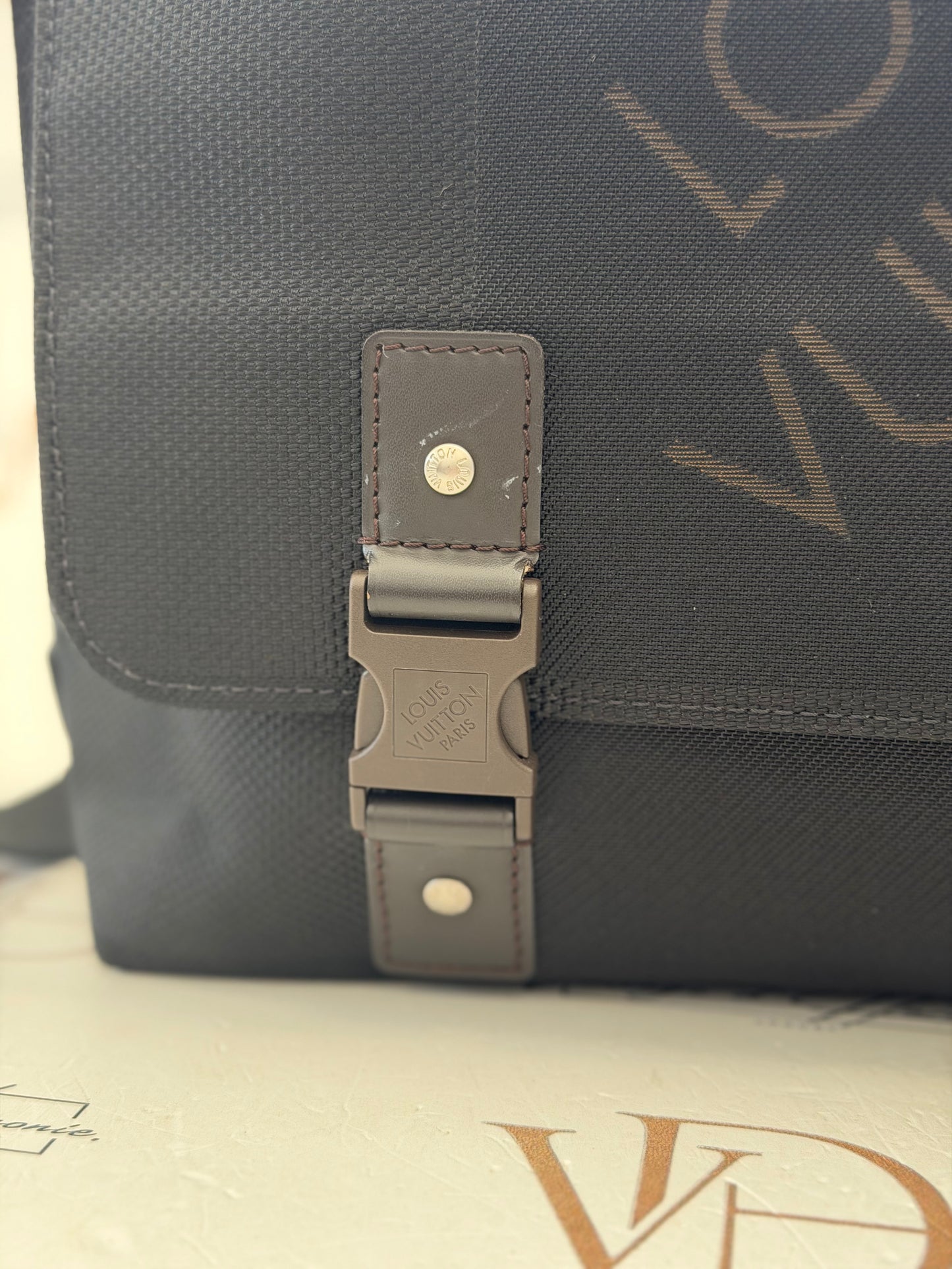 019004 - Louis Vuitton geant roux