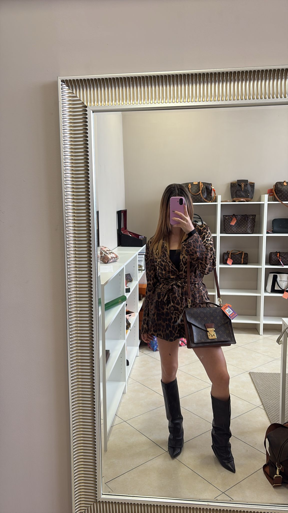 Louis Vuitton Monceau 28