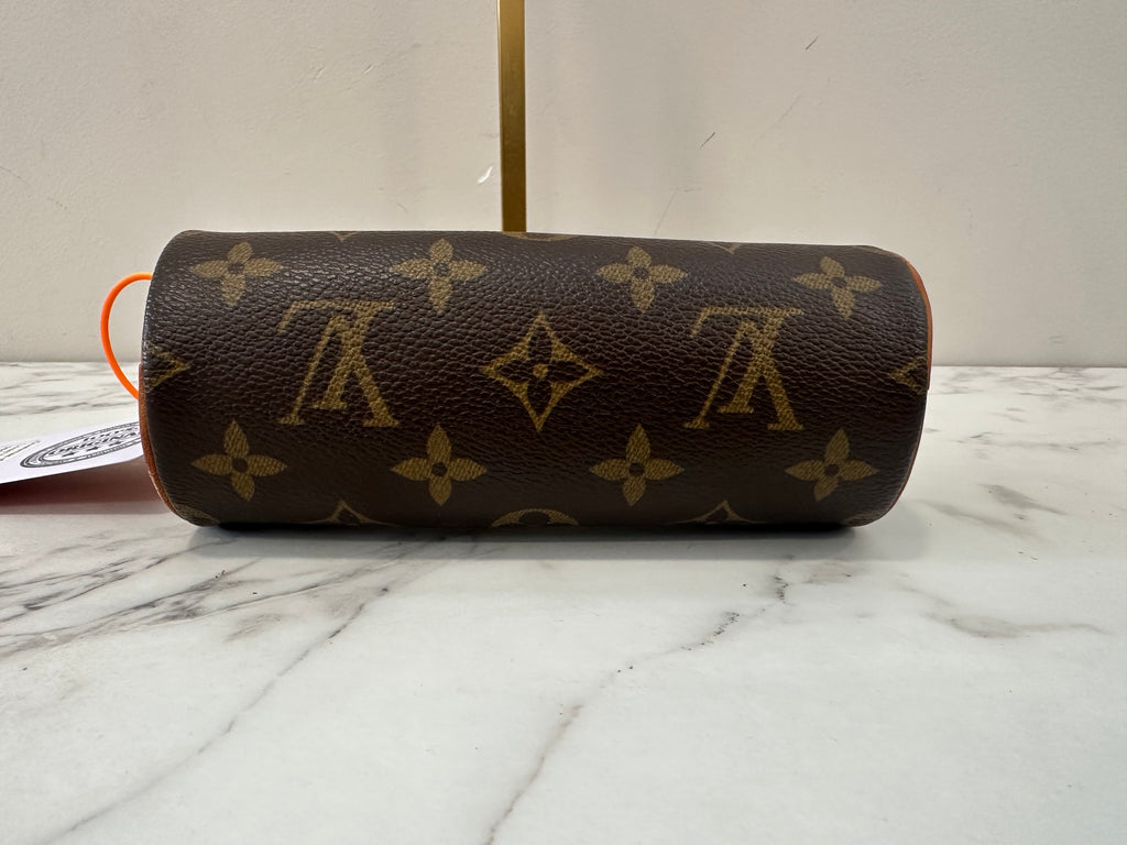 Louis Vuitton Papillon Pouch