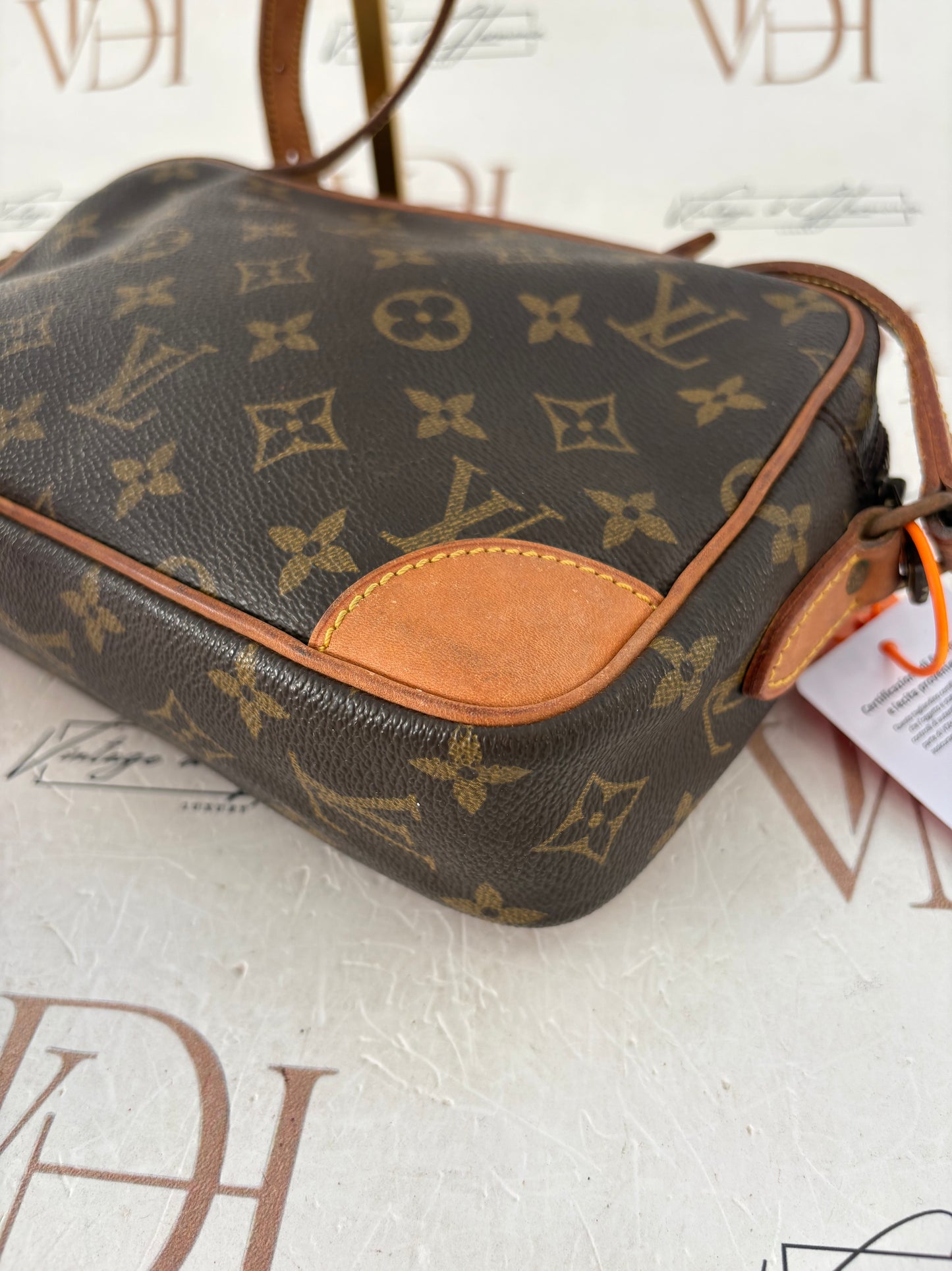 018203 - Louis Vuitton Trocadero 24