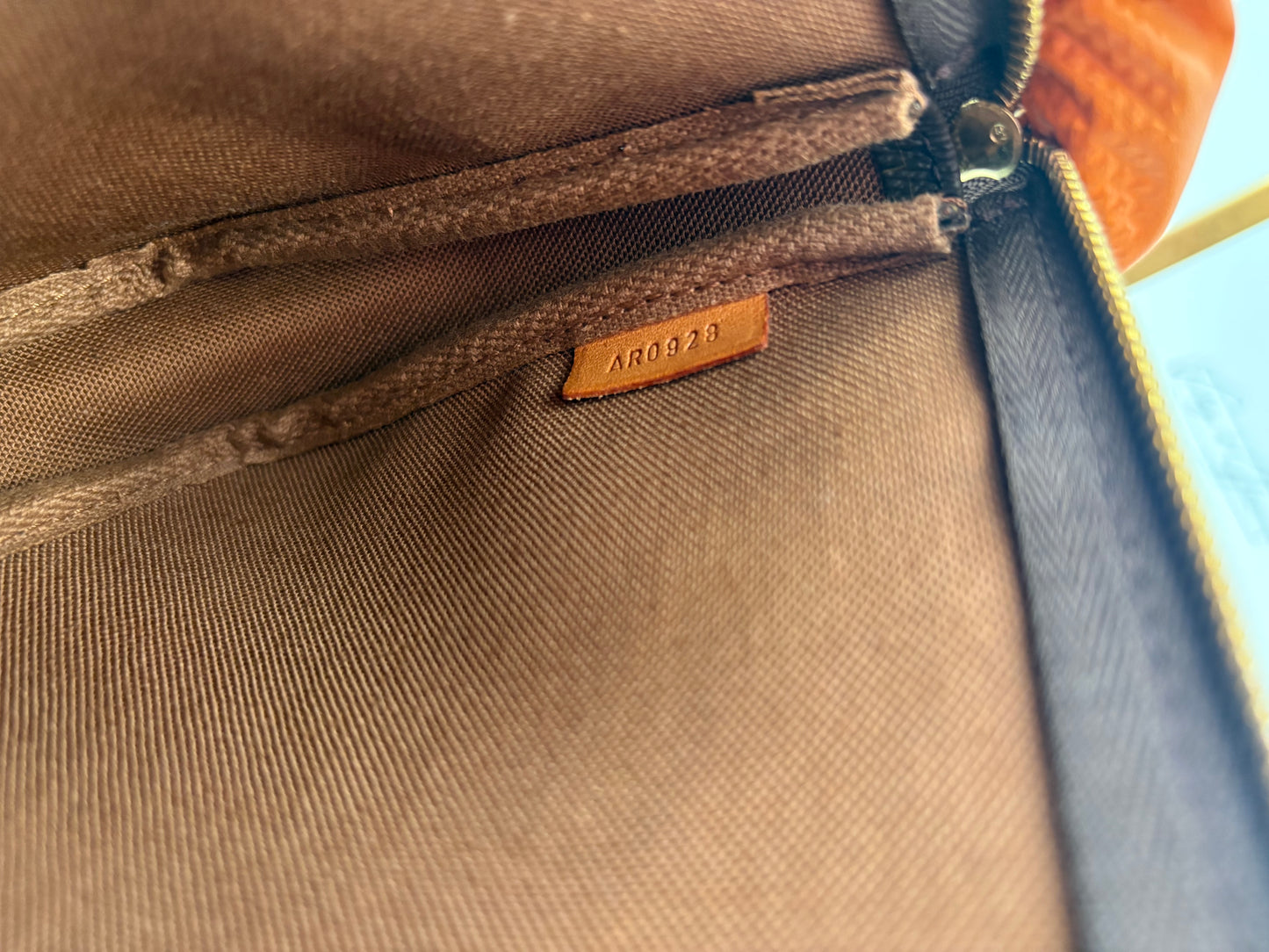 018555 - Louis Vuitton Pochette Accessoires