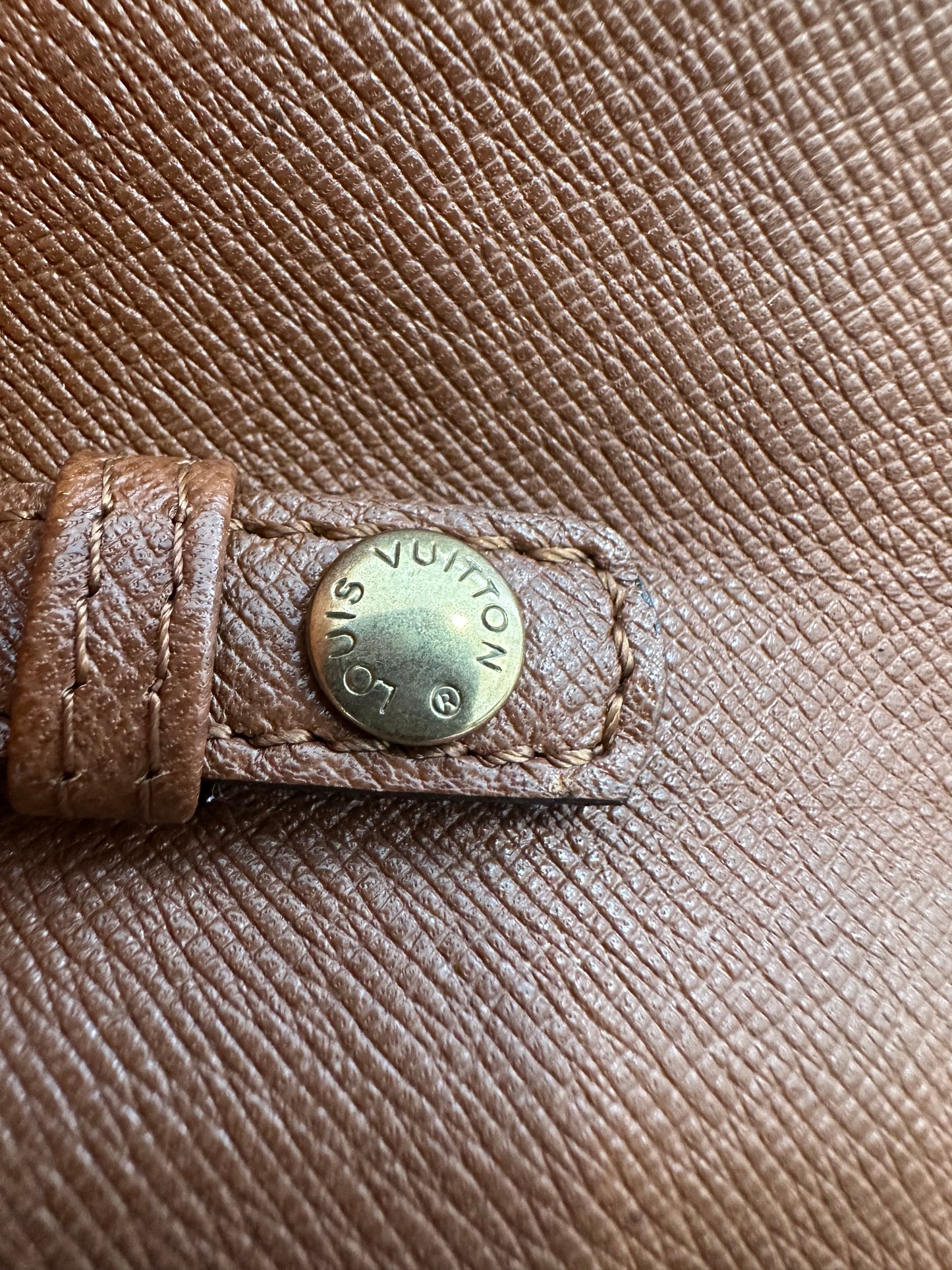 017784 - Louis Vuitton Bordeaux 27