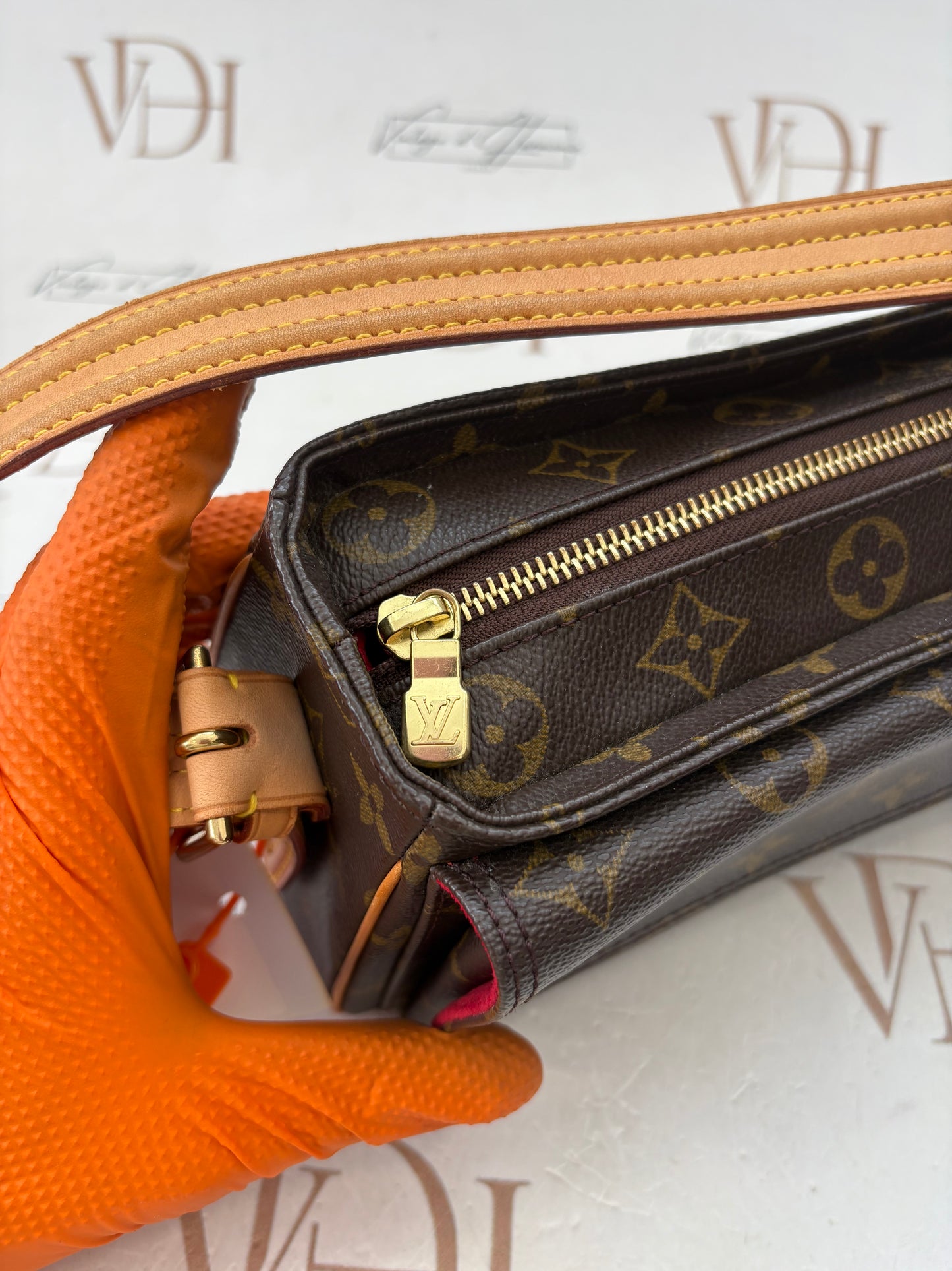 018809 - Louis Vuitton Viva Cite MM