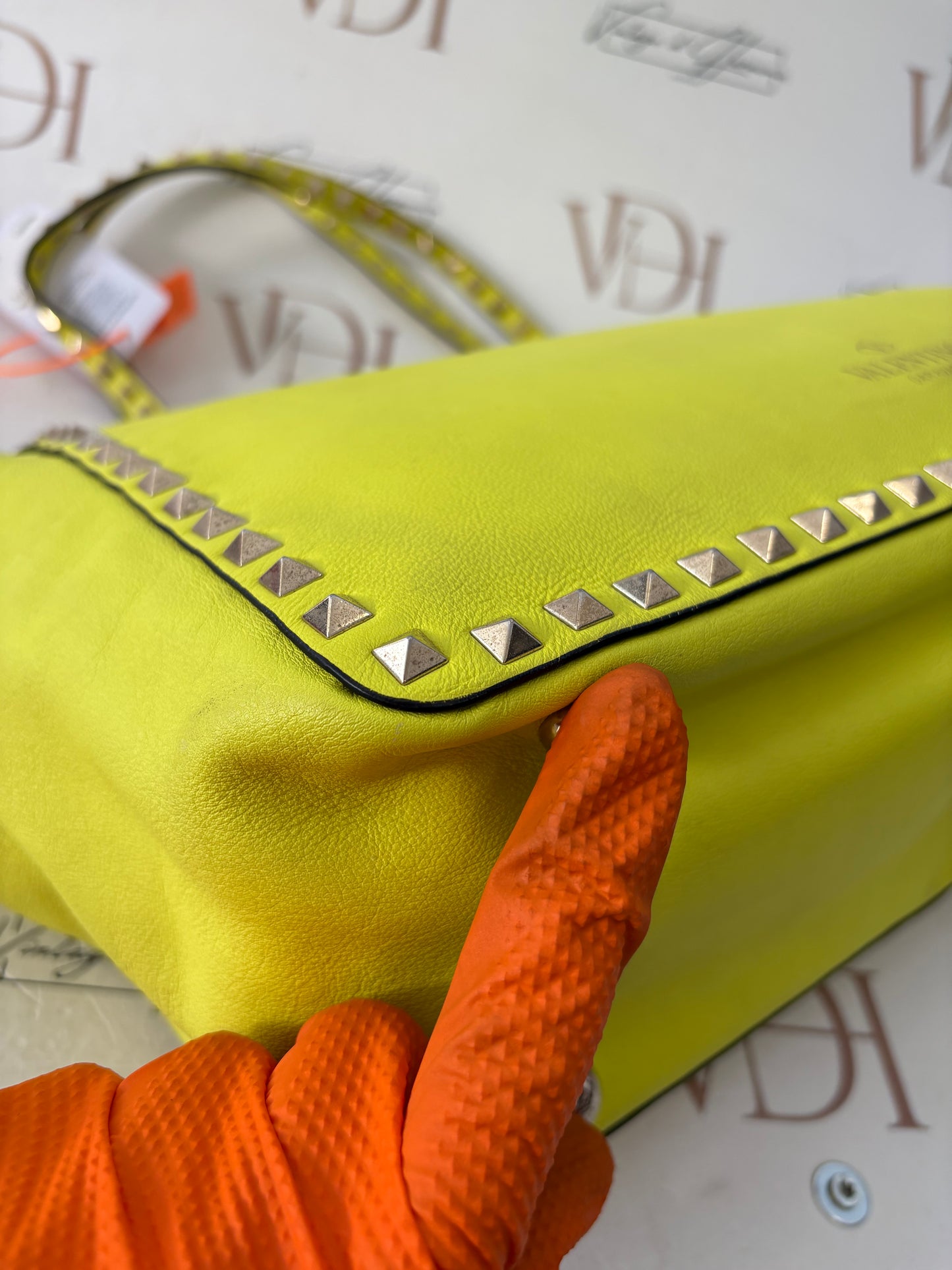383783 - Valentino Rockstud