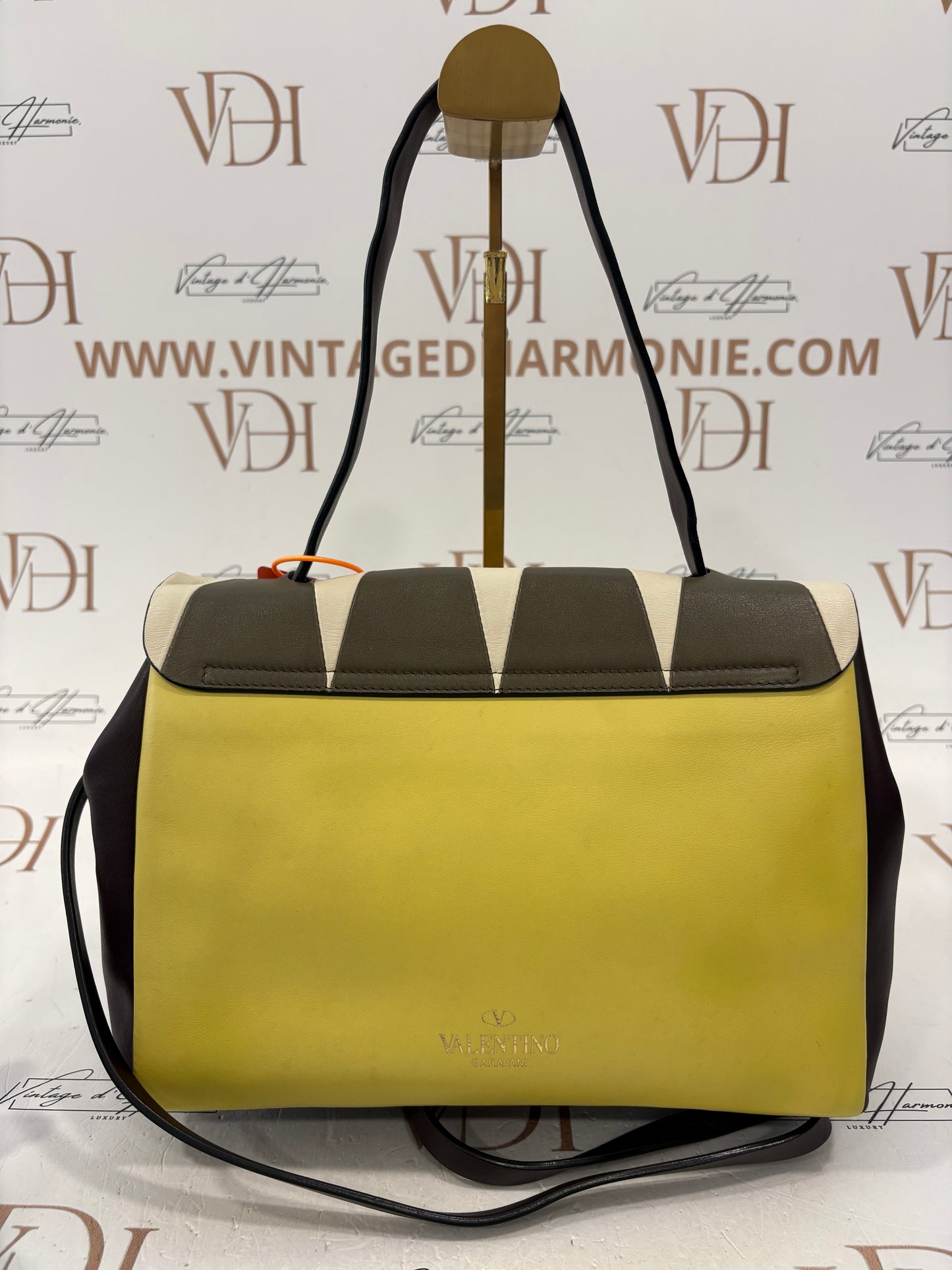 384237 - Valentino Mime