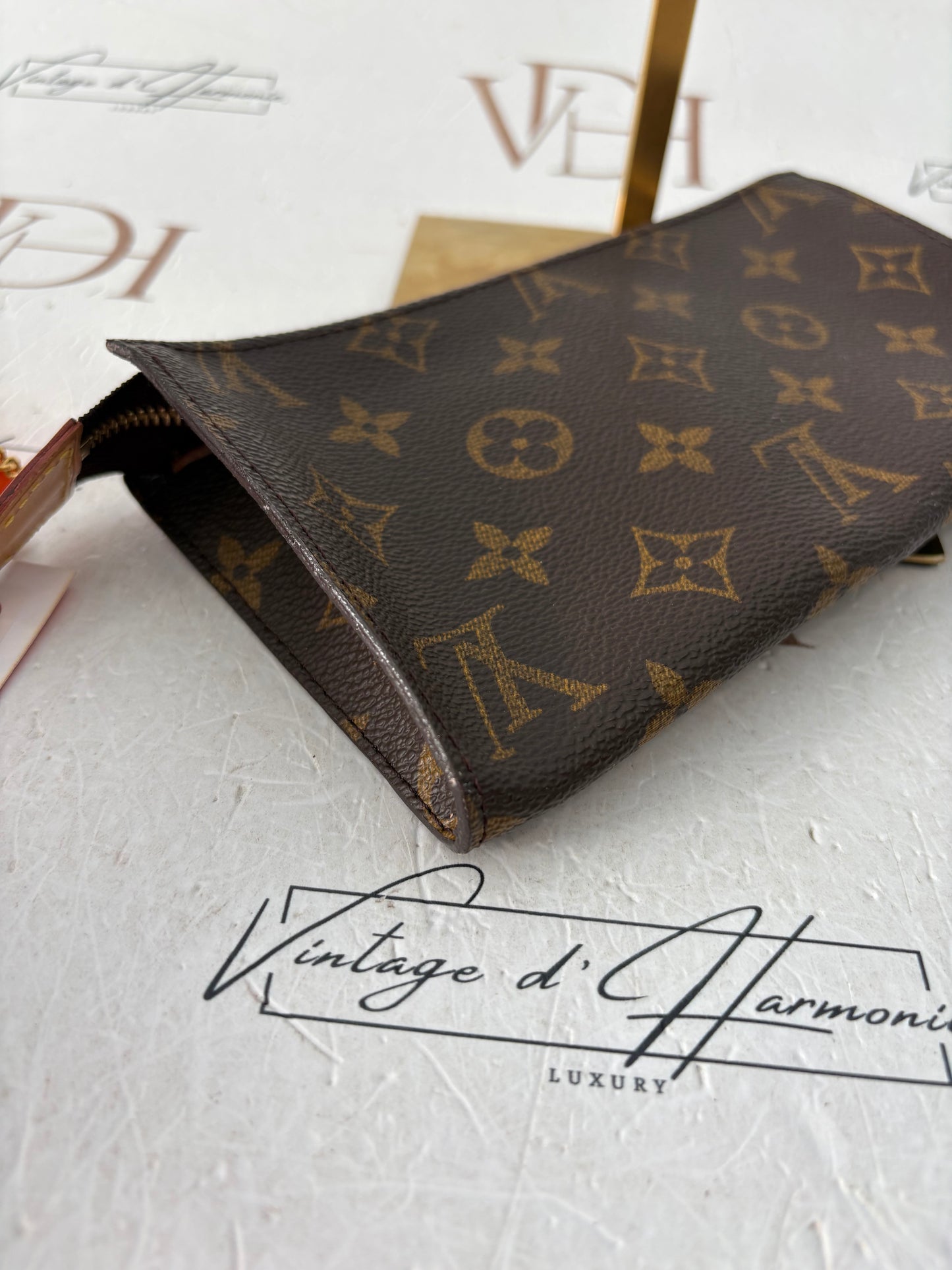 018171 - Louis Vuitton Pochette Bucket PM