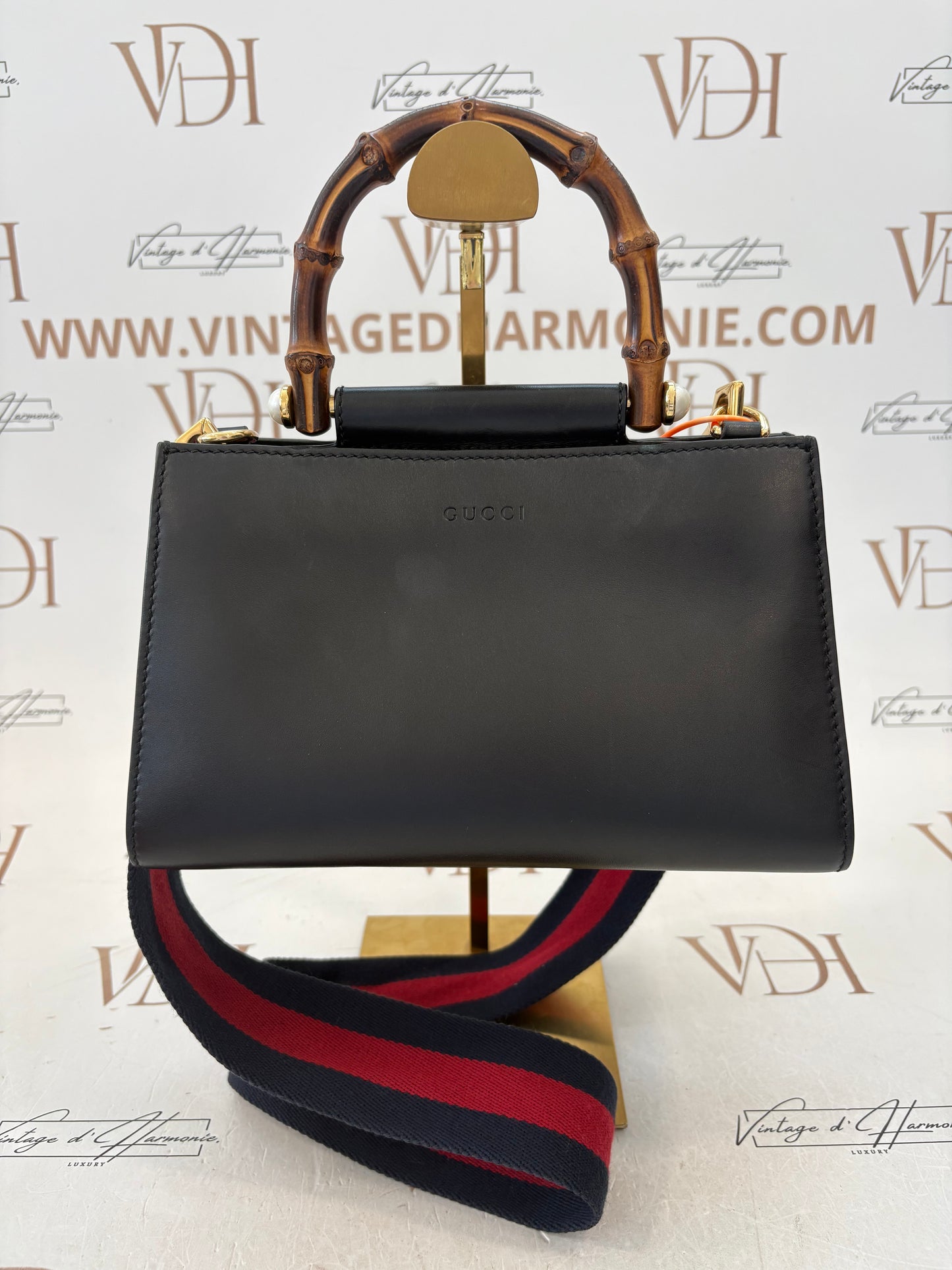 383841 - Gucci Nymphaea