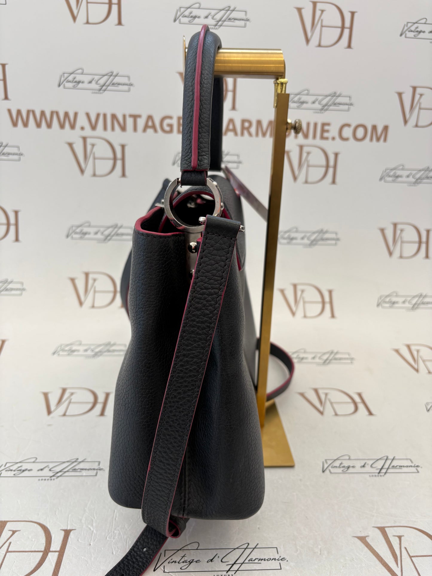 383111 - Louis Vuitton Capucines