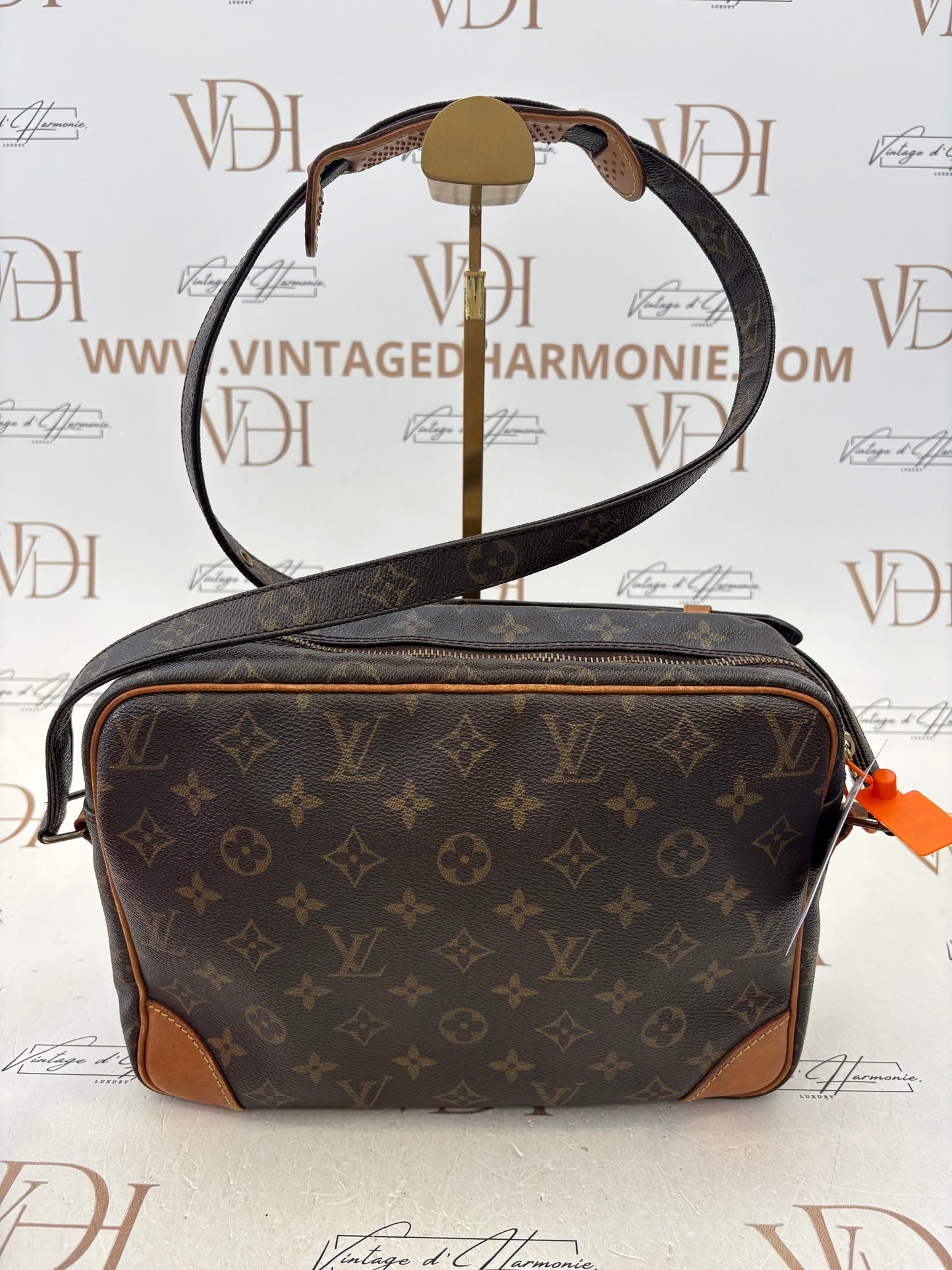 018197 - Louis Vuitton Nile