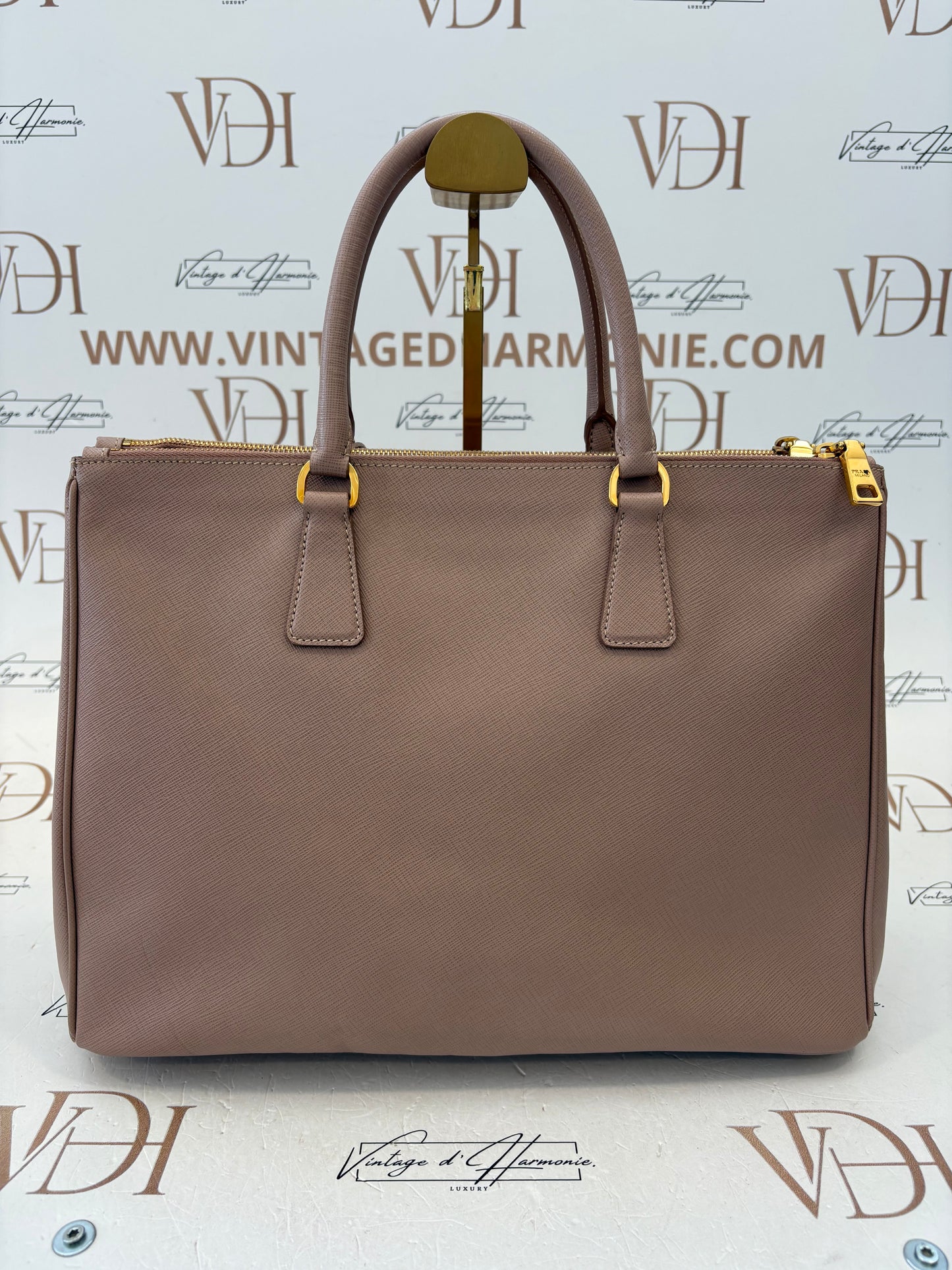 383694 - Prada Galleria