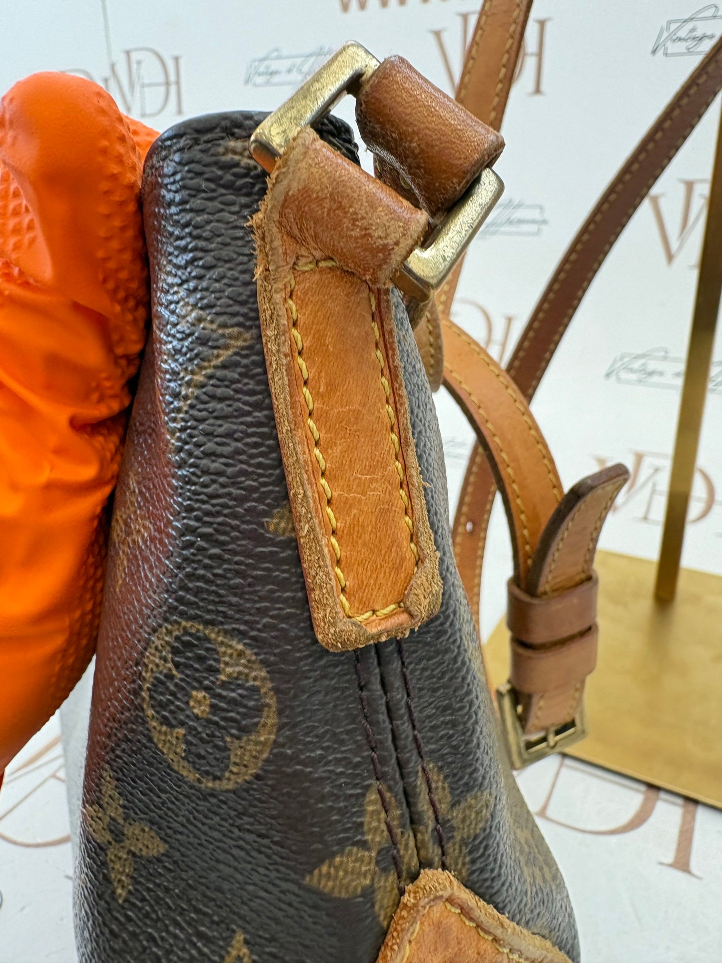 017707 - Louis Vuitton Troteur