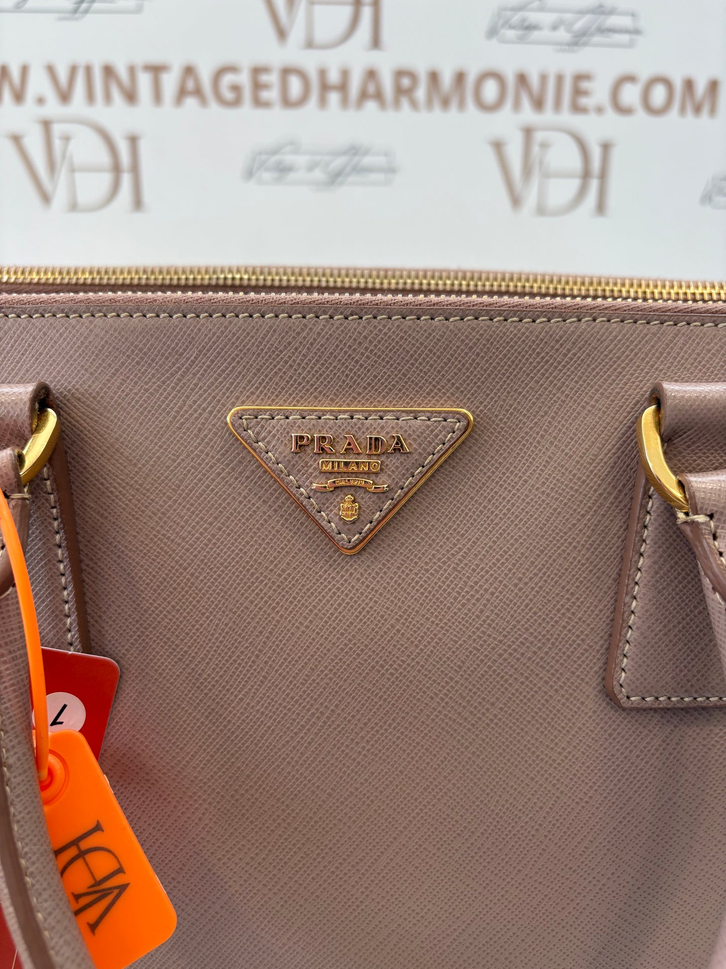 201161 - Prada Galleria