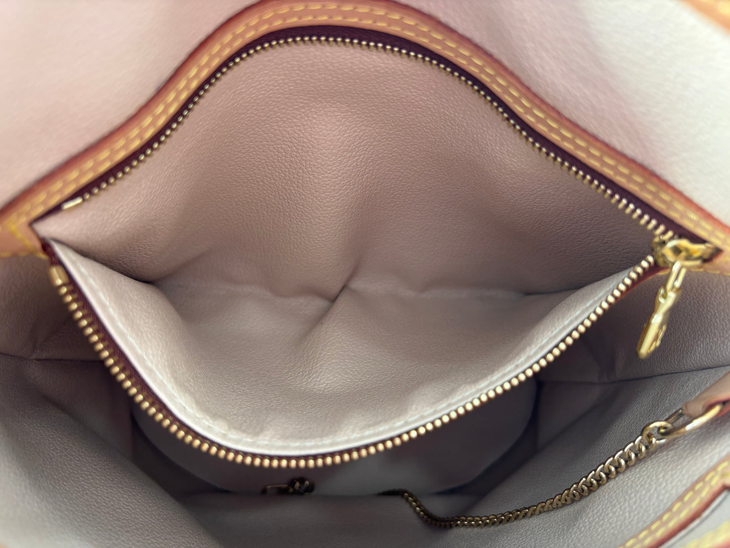 019009 - Louis Vuitton Bucket PM