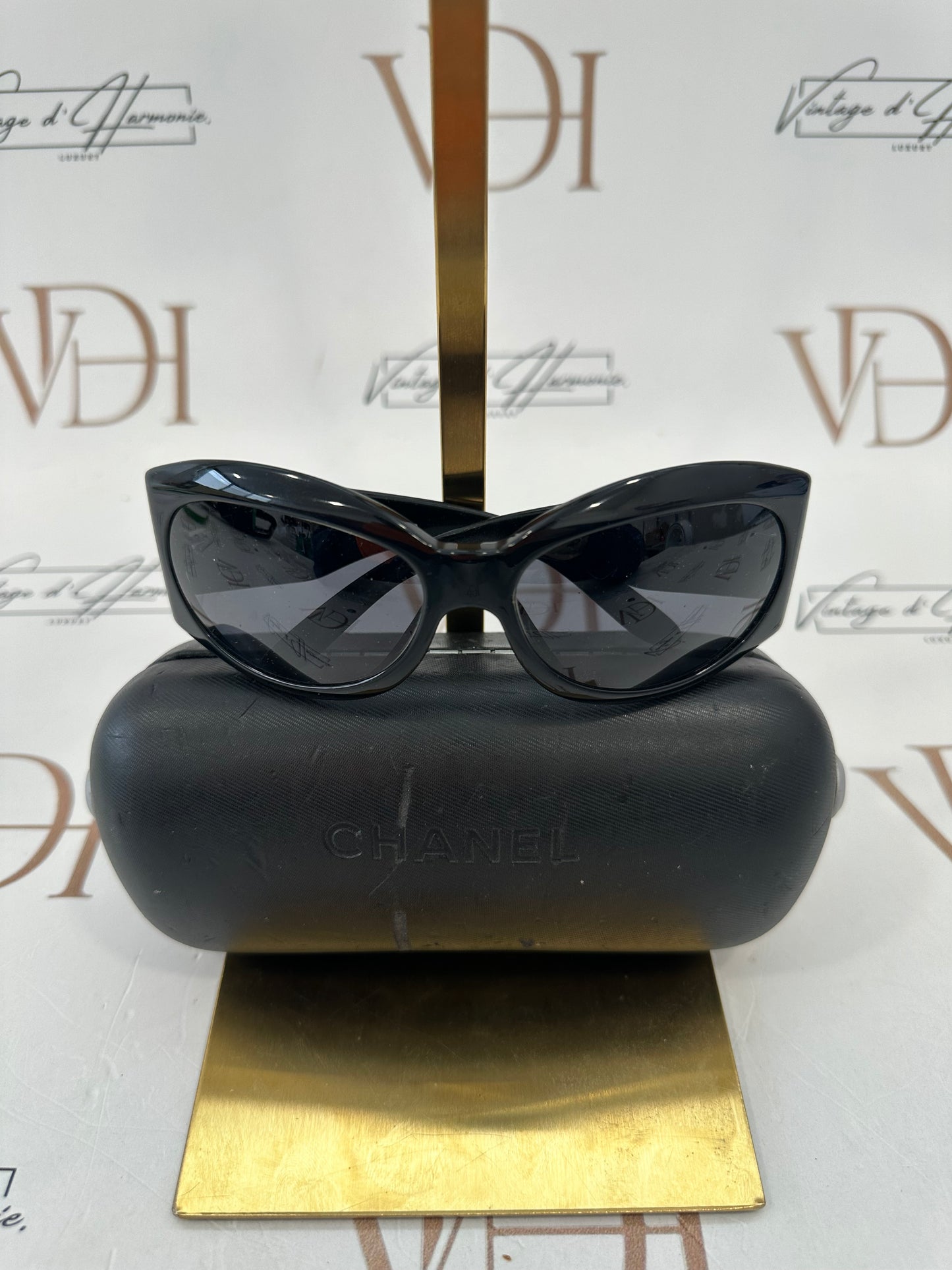 016822 - Chanel Sunglasses