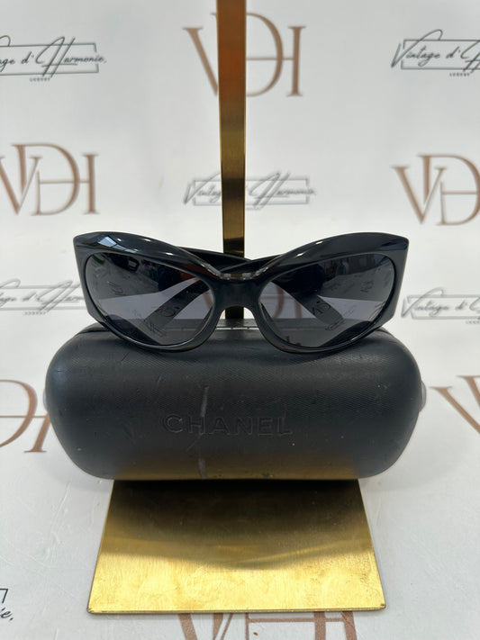 016822 - Chanel Sunglasses