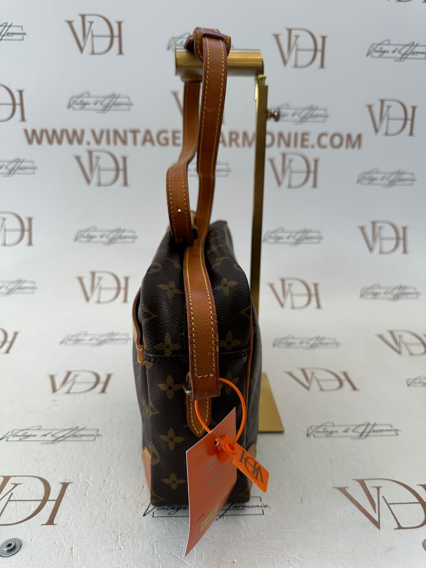 018124 -Louis Vuitton Trocadero 30