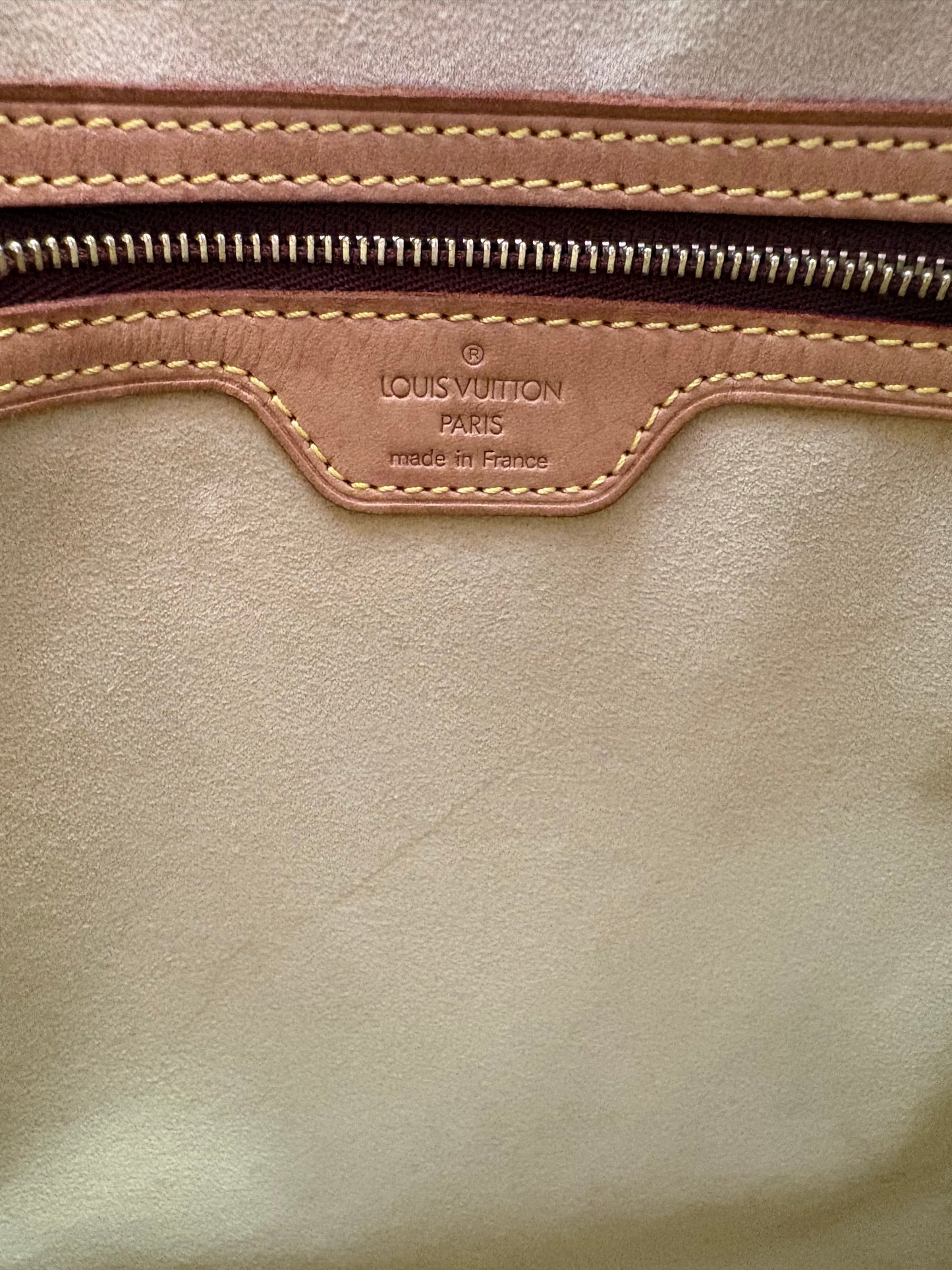017684 - Louis Vuitton Looping GM