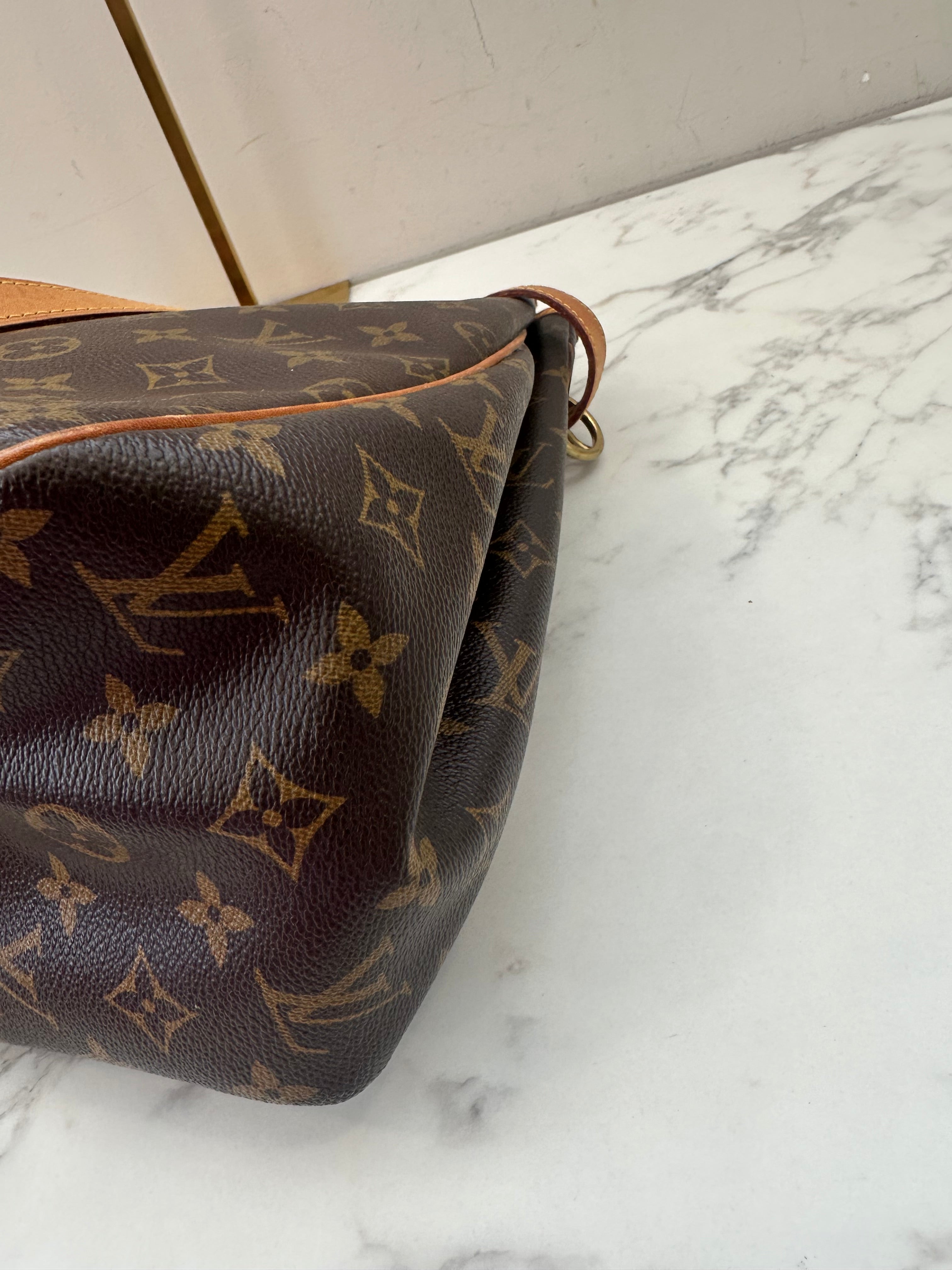 Louis Vuitton Batignolles Vertical