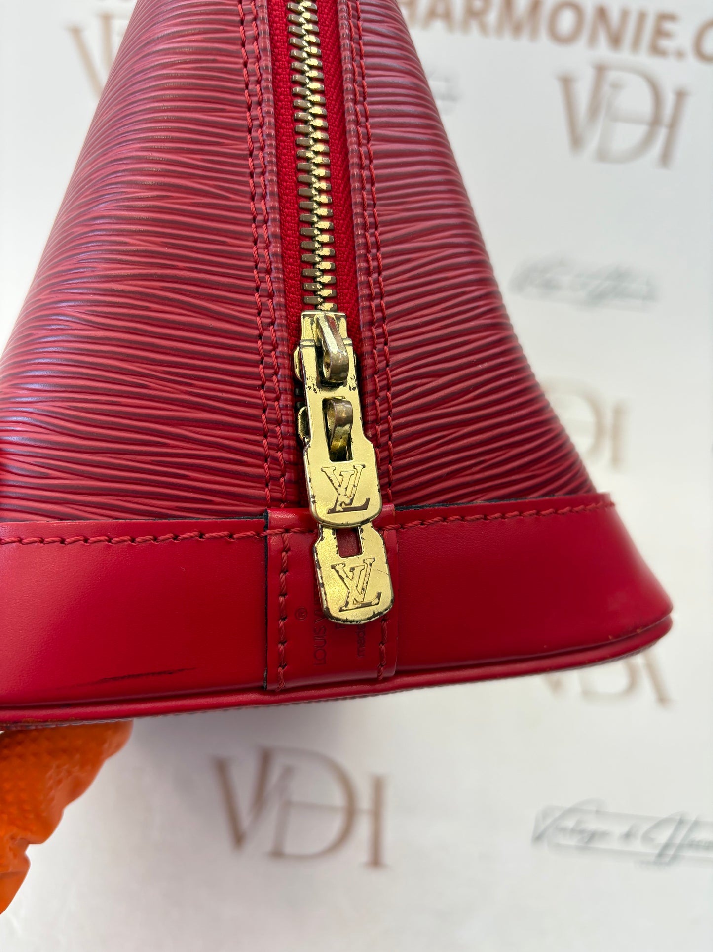 018899 - Louis Vuitton Alma Red Epi