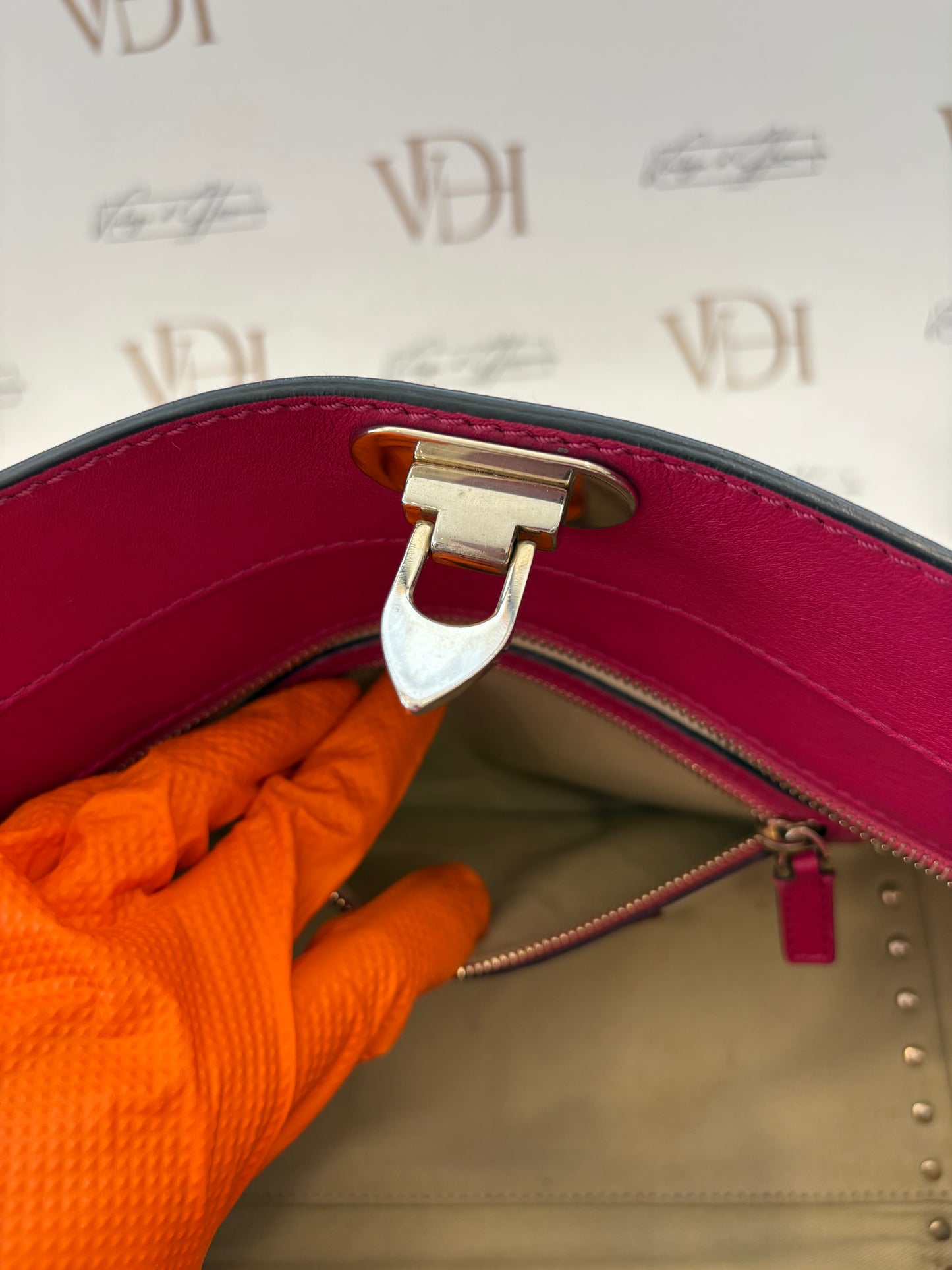 384151 - Valentino Rockstud