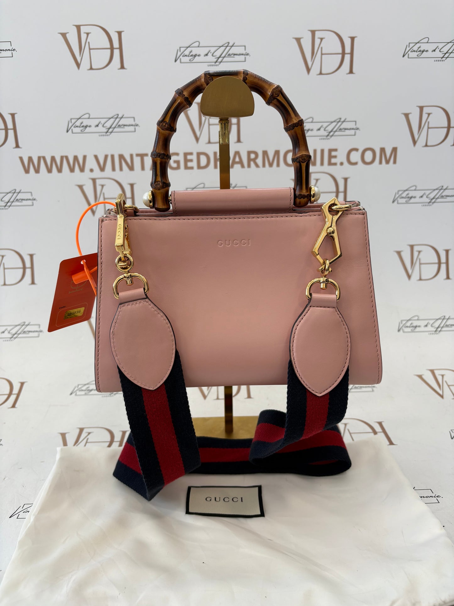 383839 - Gucci Nymphaea