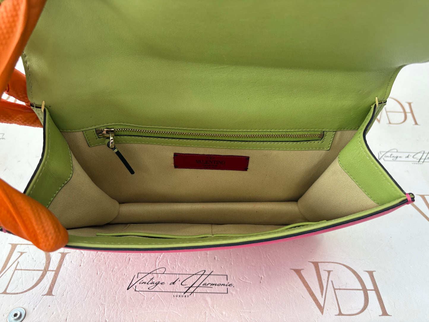 201269 - Valentino Glam Lock