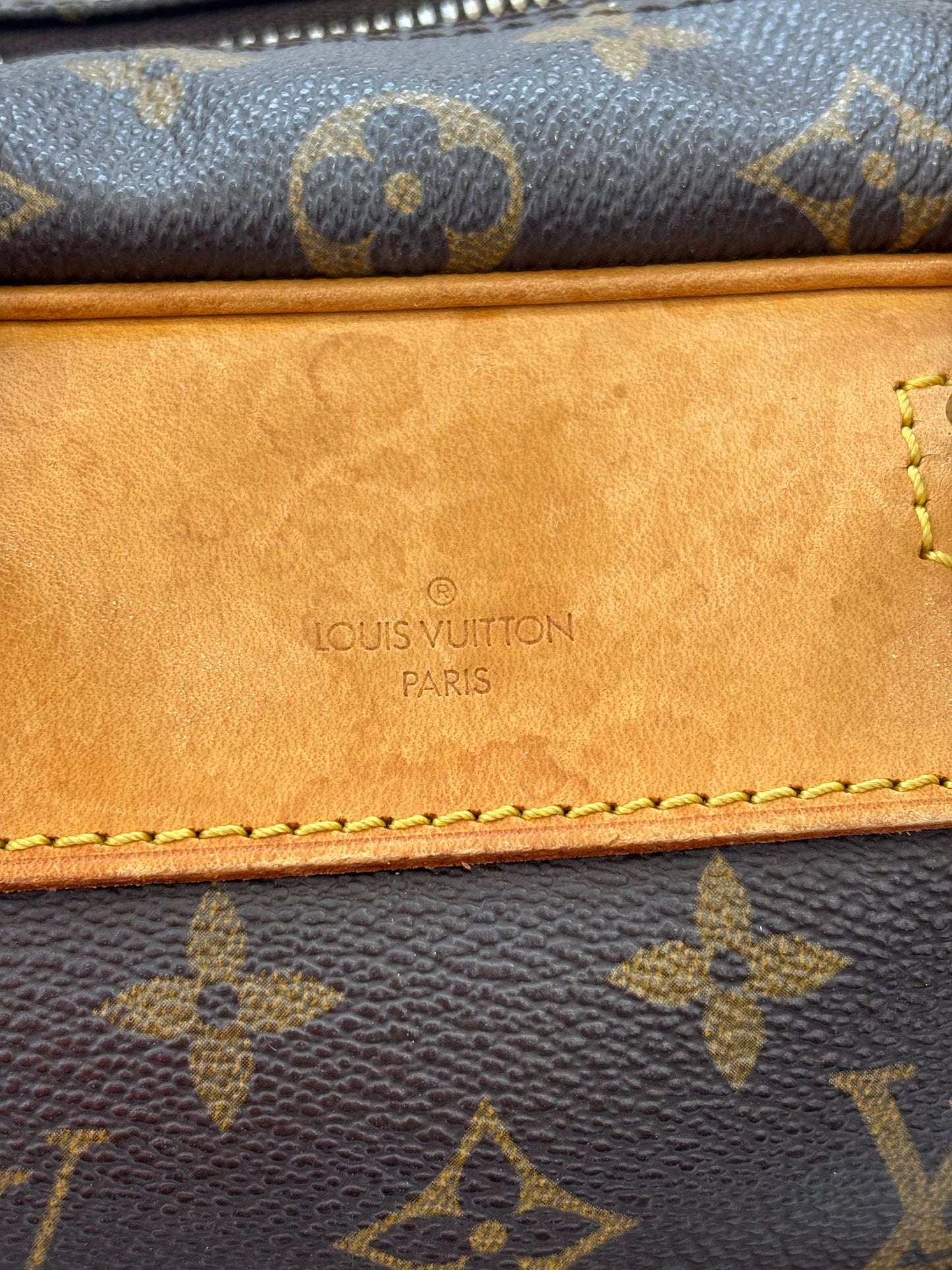 018941 - Louis Vuitton Deauville