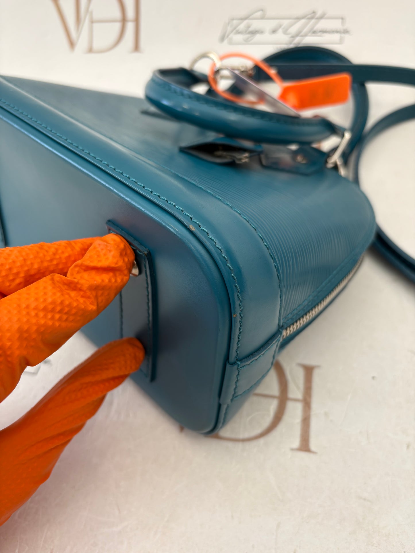 383505 - Louis Vuitton Alma BB Epi Blue
