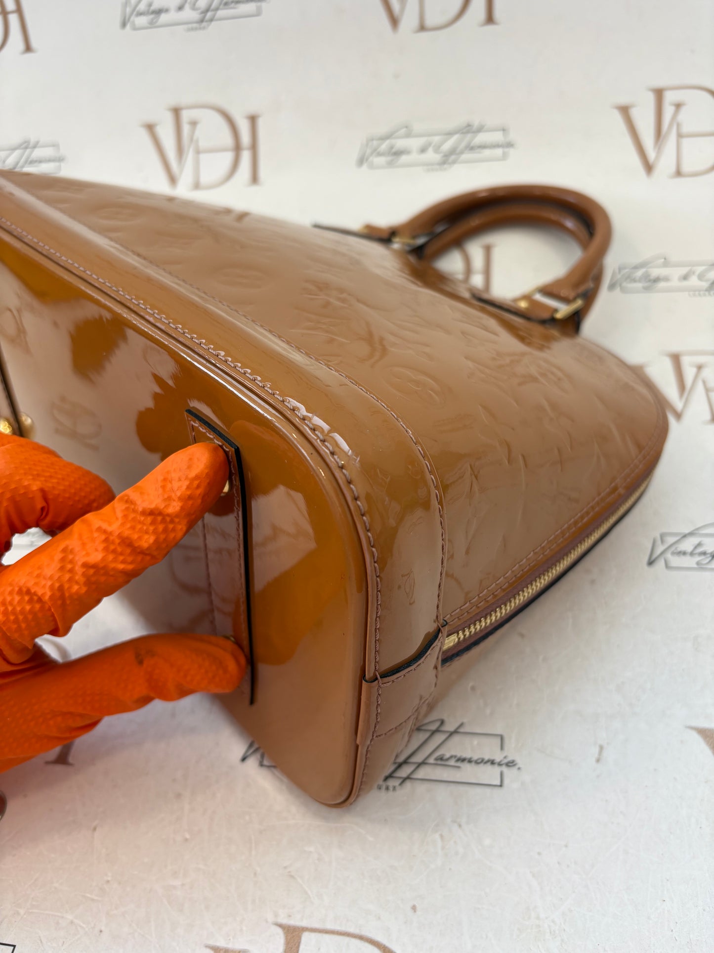 201399 - Louis Vuitton Alma Vernis