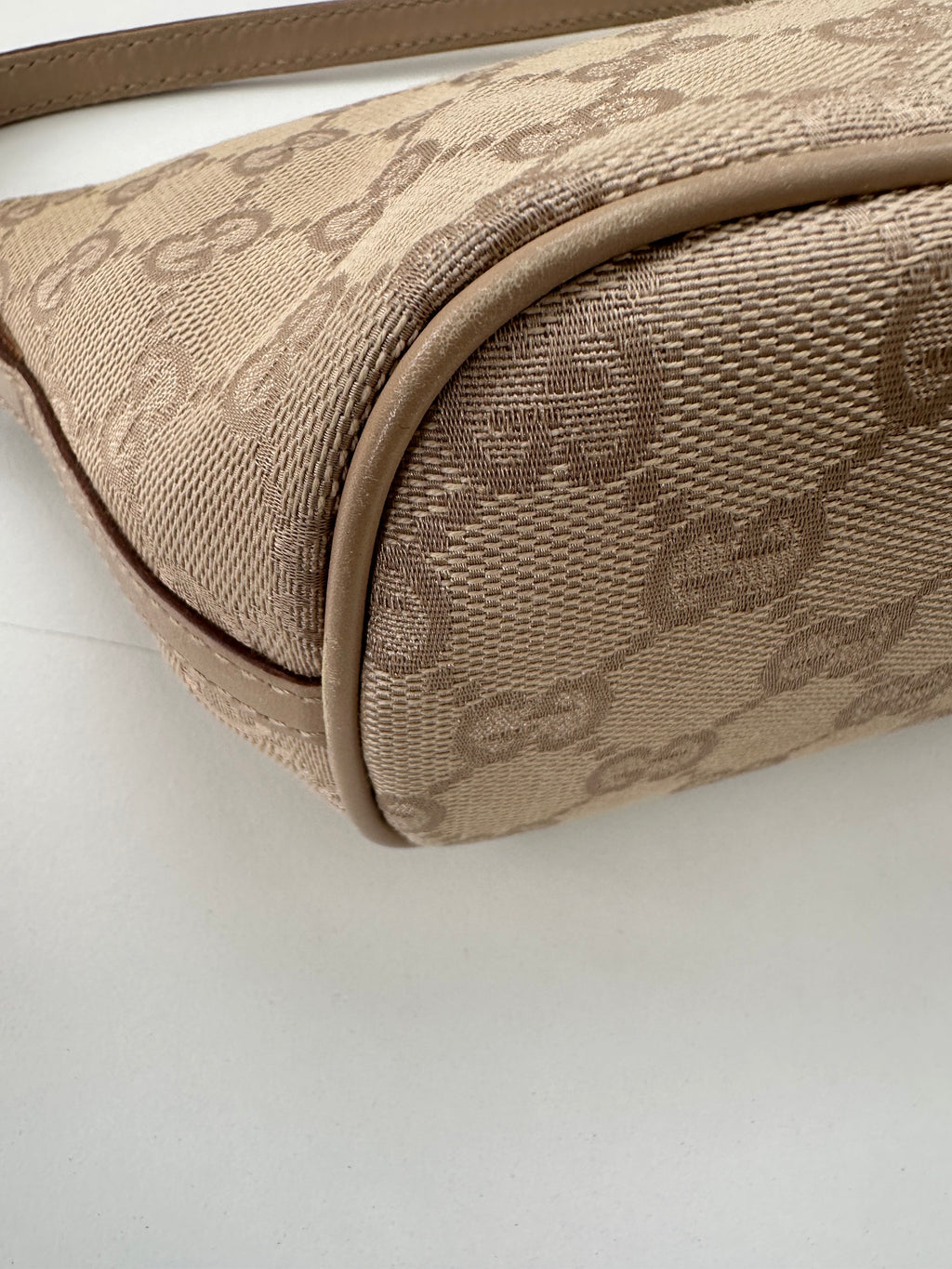 Gucci Pochette Beige