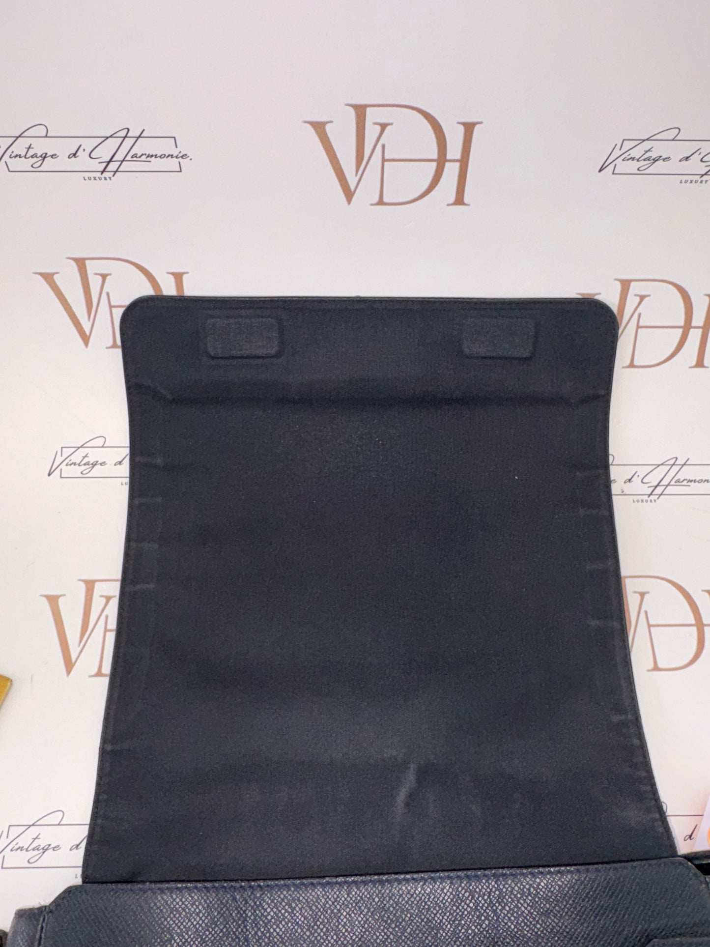 382876 - Louis Vuitton Taiga Andrei