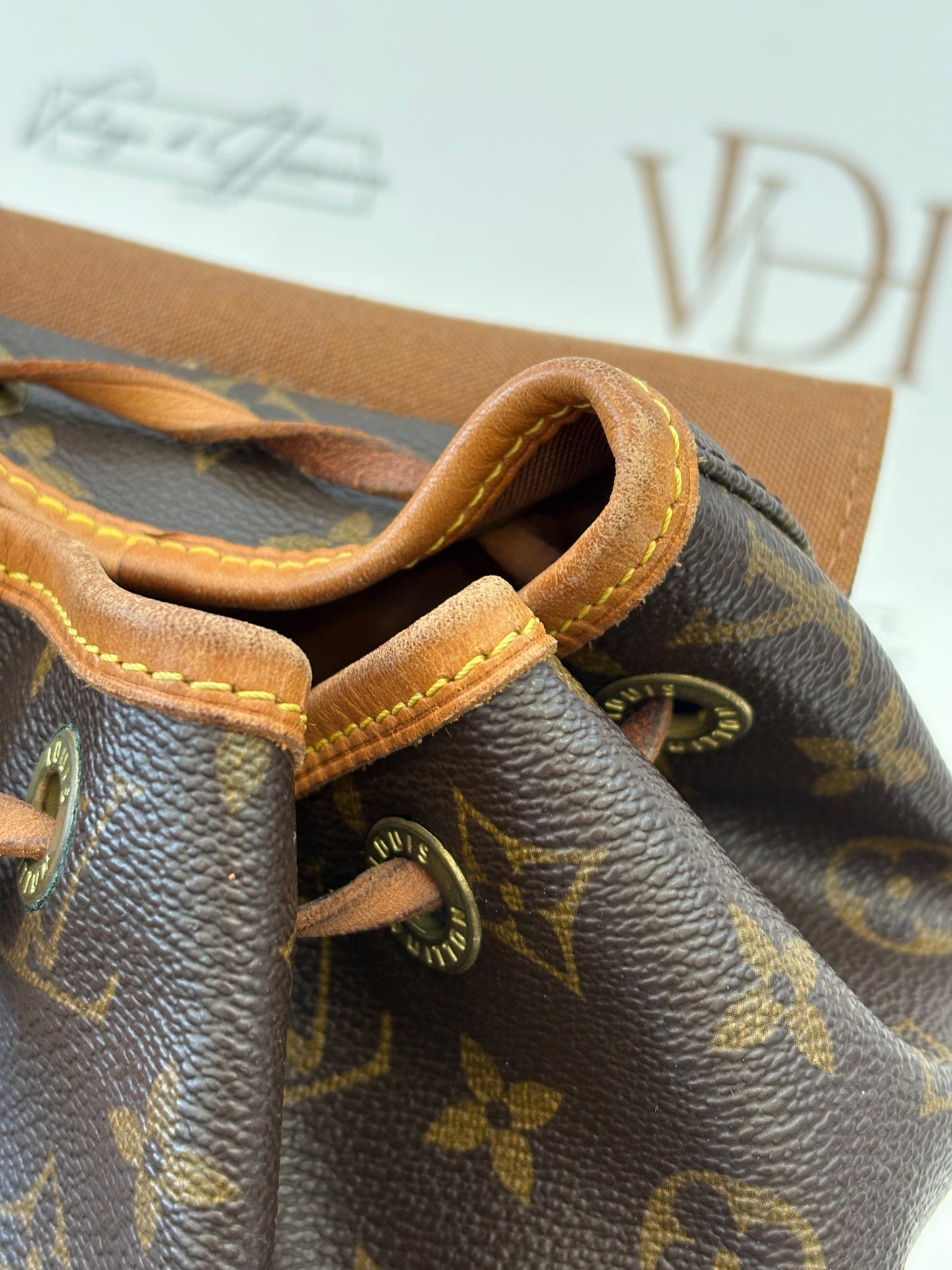 018897 - Louis Vuitton Montsouris MM