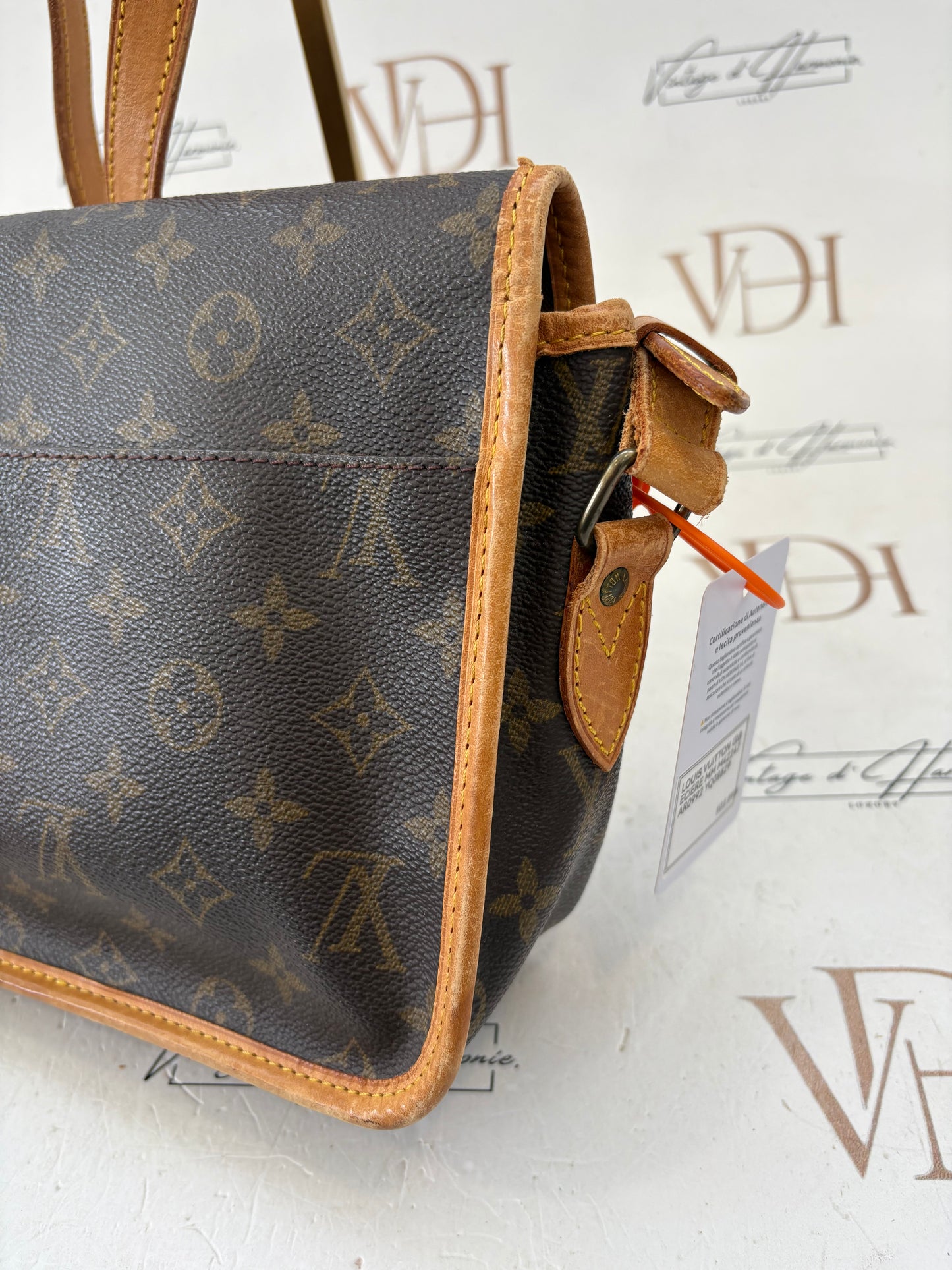 018262 - Louis Vuitton Gibeciere MM