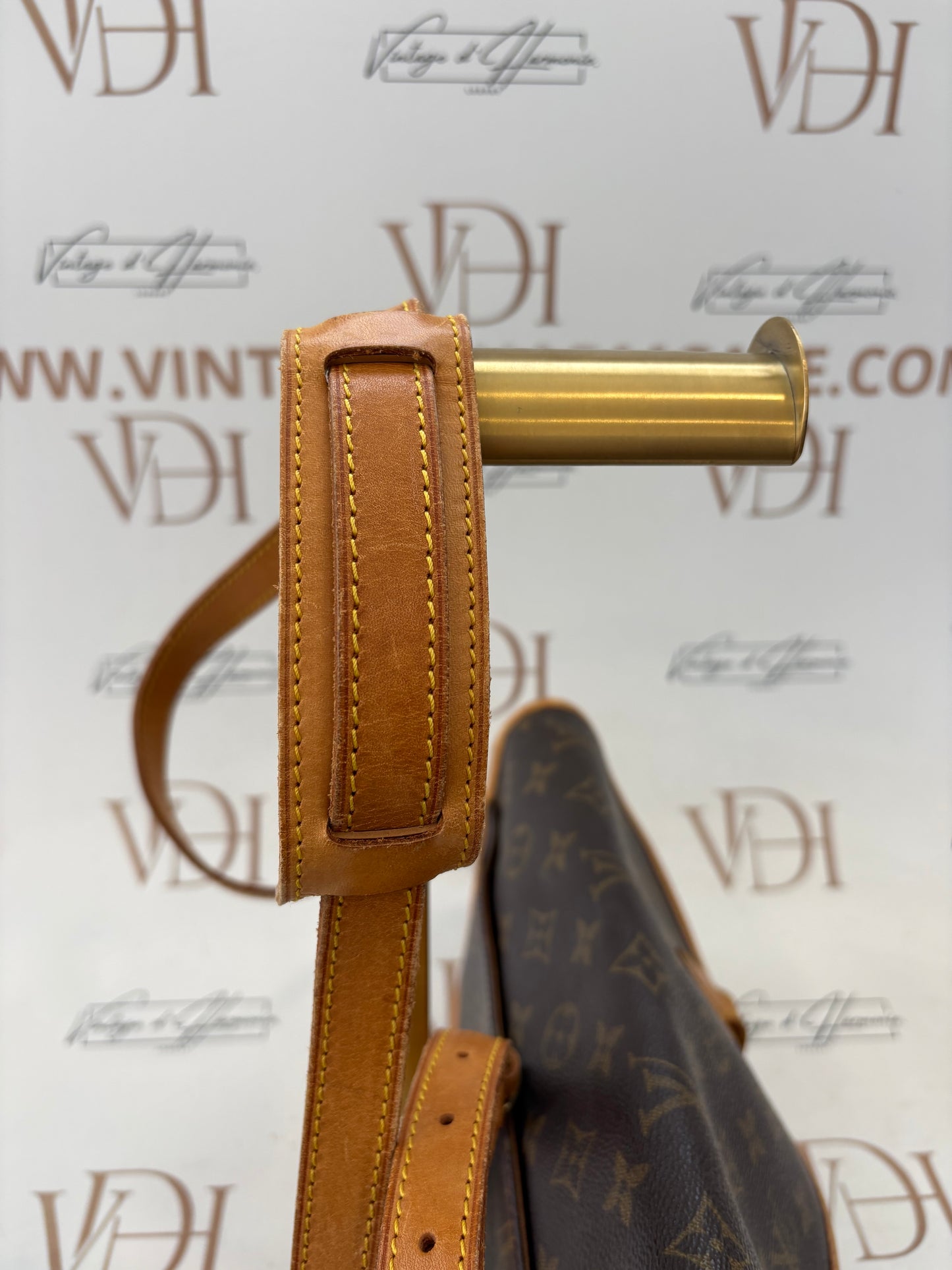 018262 - Louis Vuitton Gibeciere MM