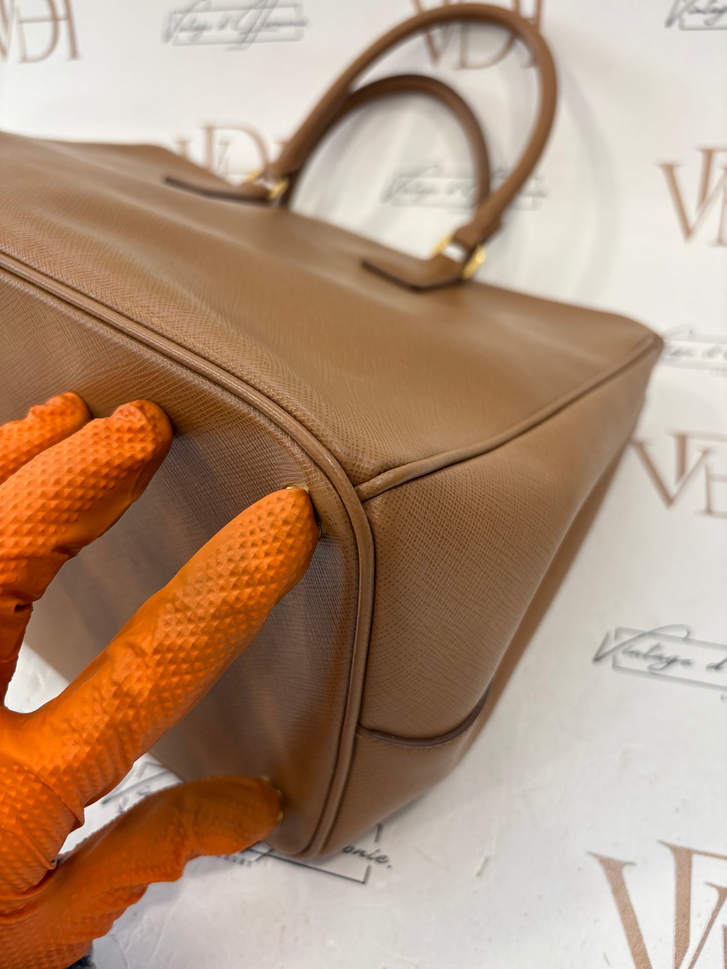 384302 - Prada Galleria