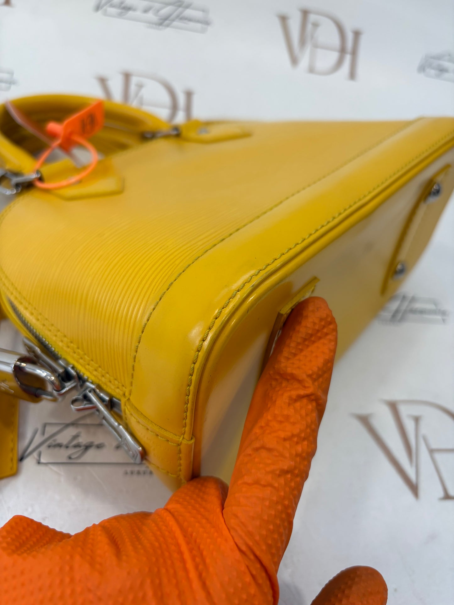 383692 - Louis Vuitton Alma BB Epi Yellow
