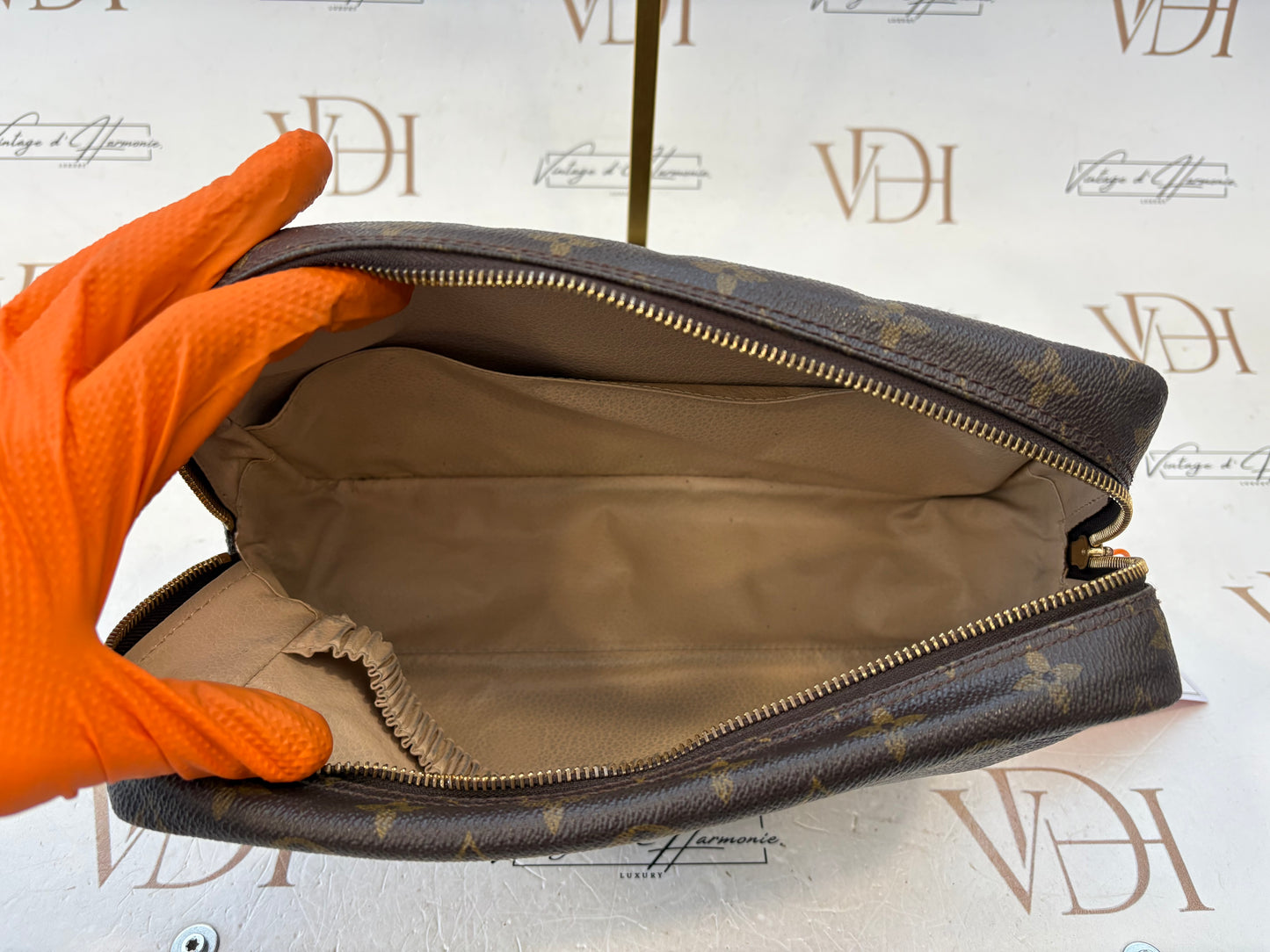 018404 - Louis Vuitton Trousse Toilette 28