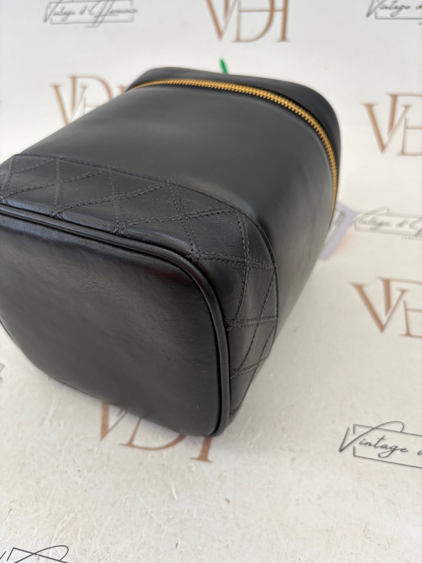 017089 - Chanel Black Lambskin Vanity