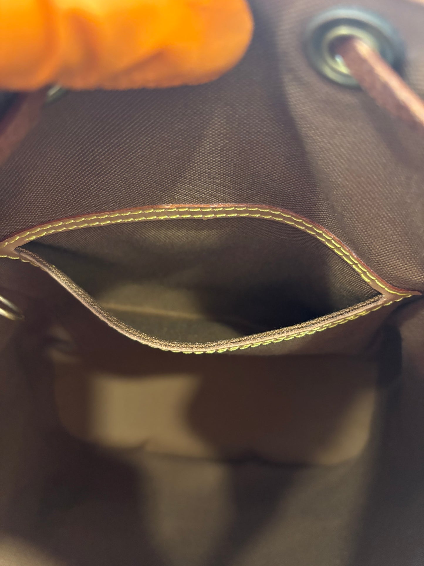 018531 - Louis Vuitton Montsouris MM