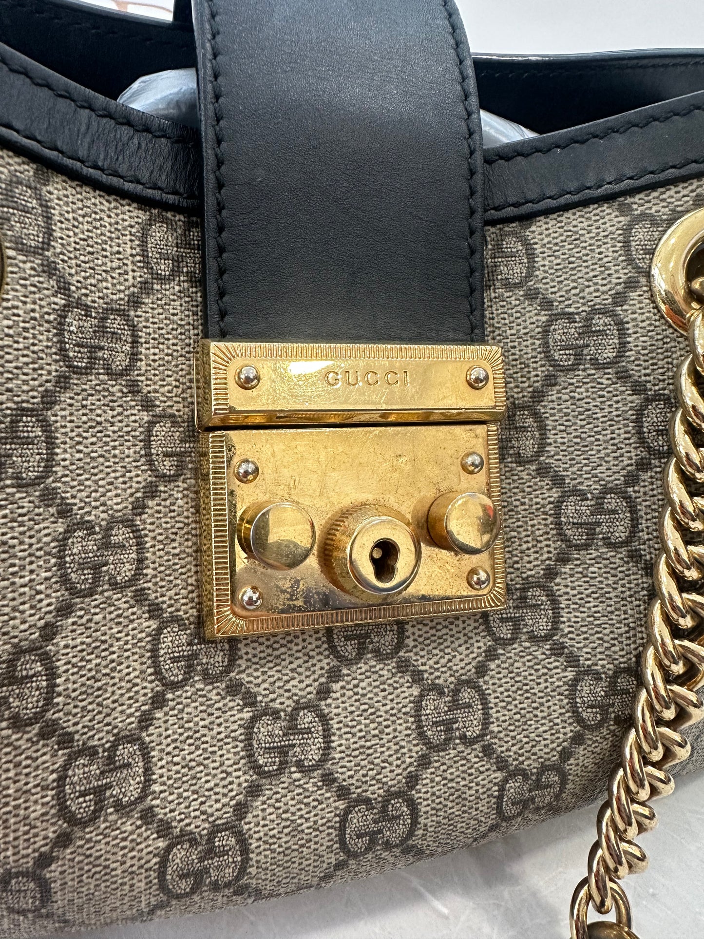 382218 - Gucci Padlock