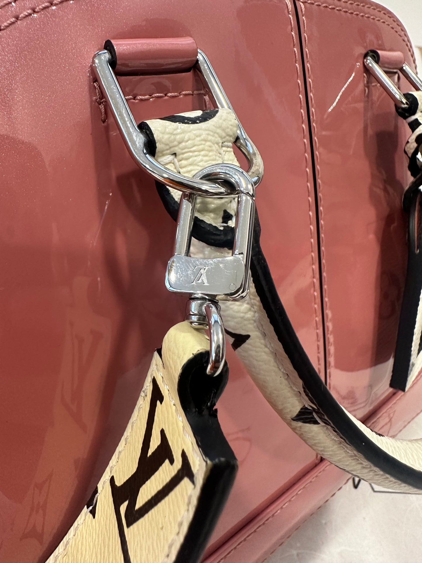 383001 - Louis Vuitton Alma BB